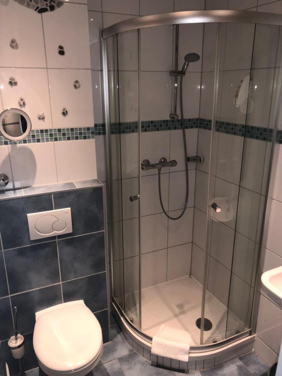 Double Room with Balcony - Photo 10