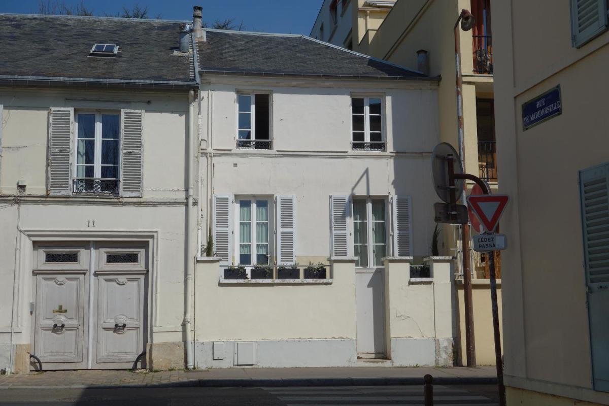 Apartment with Terrace photo 2