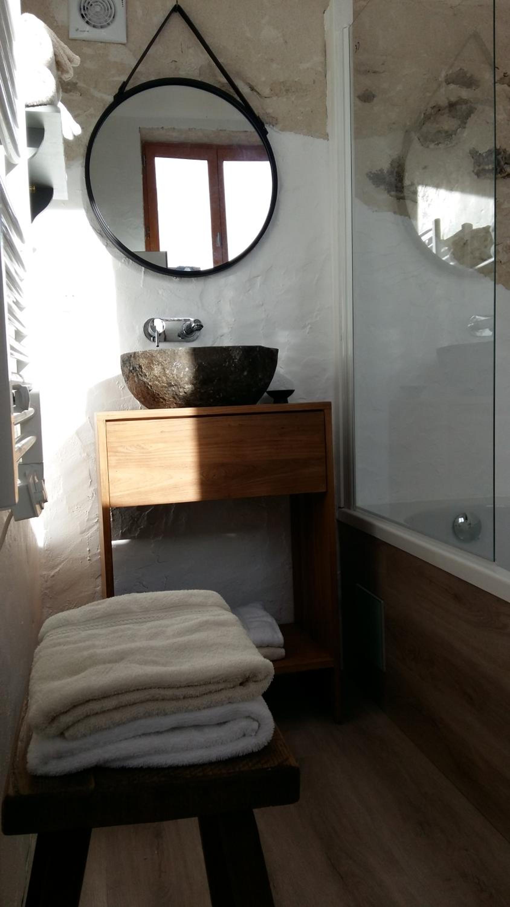 Deluxe Double Room with Bath photo 3