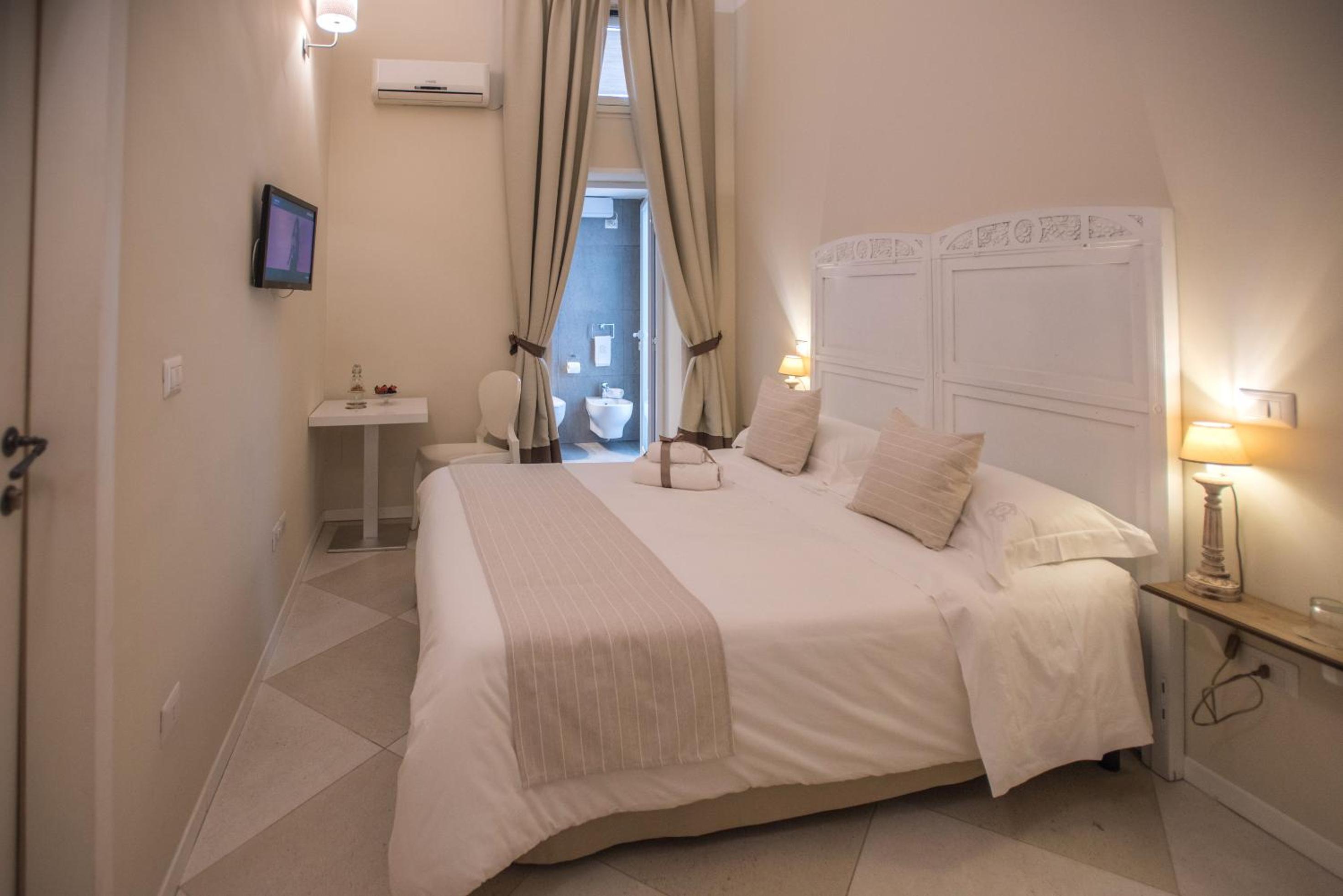 Standard Double Room photo 3