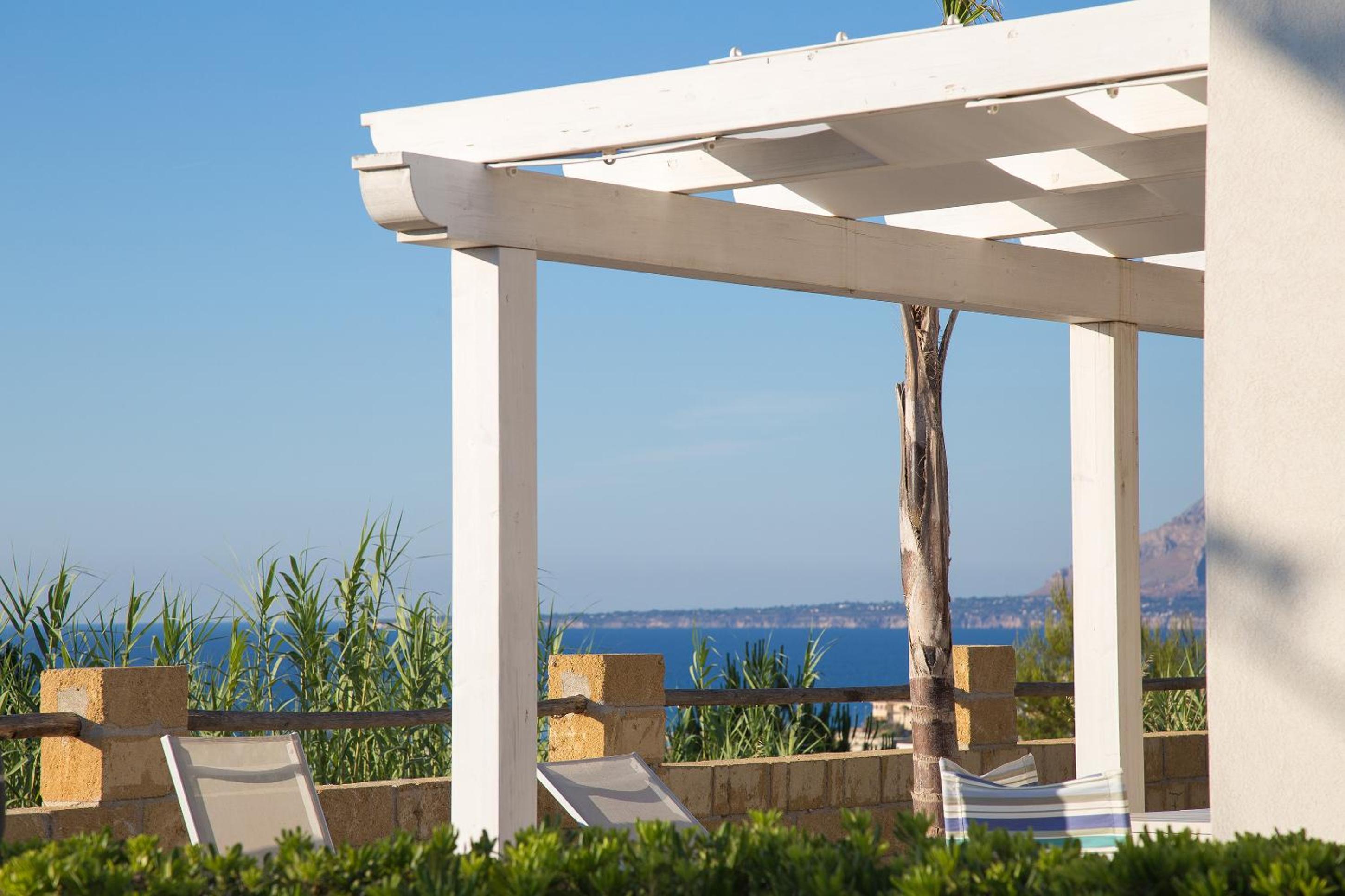 Two-Bedroom Apartment with Sea View - Photo 18