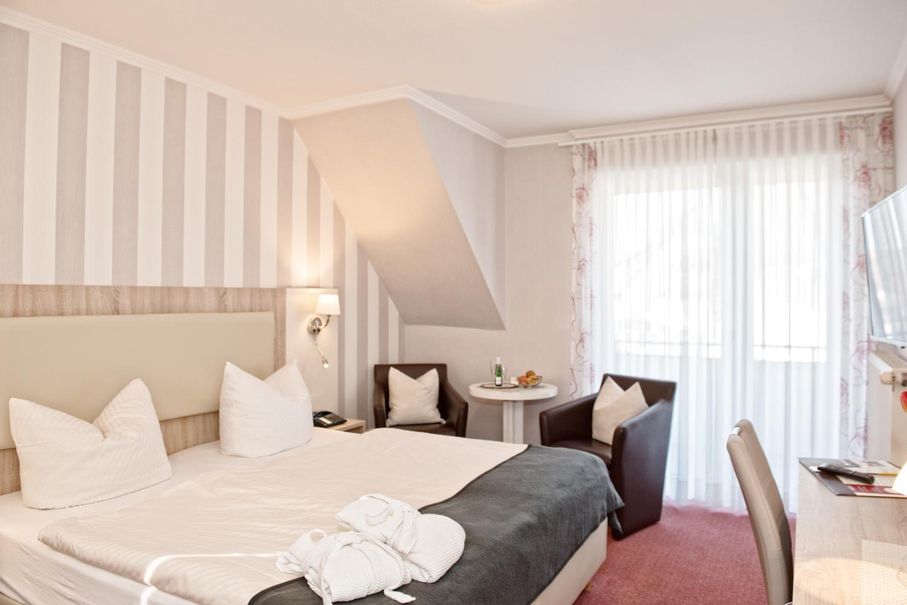 Double Room with Balcony - Photo 1