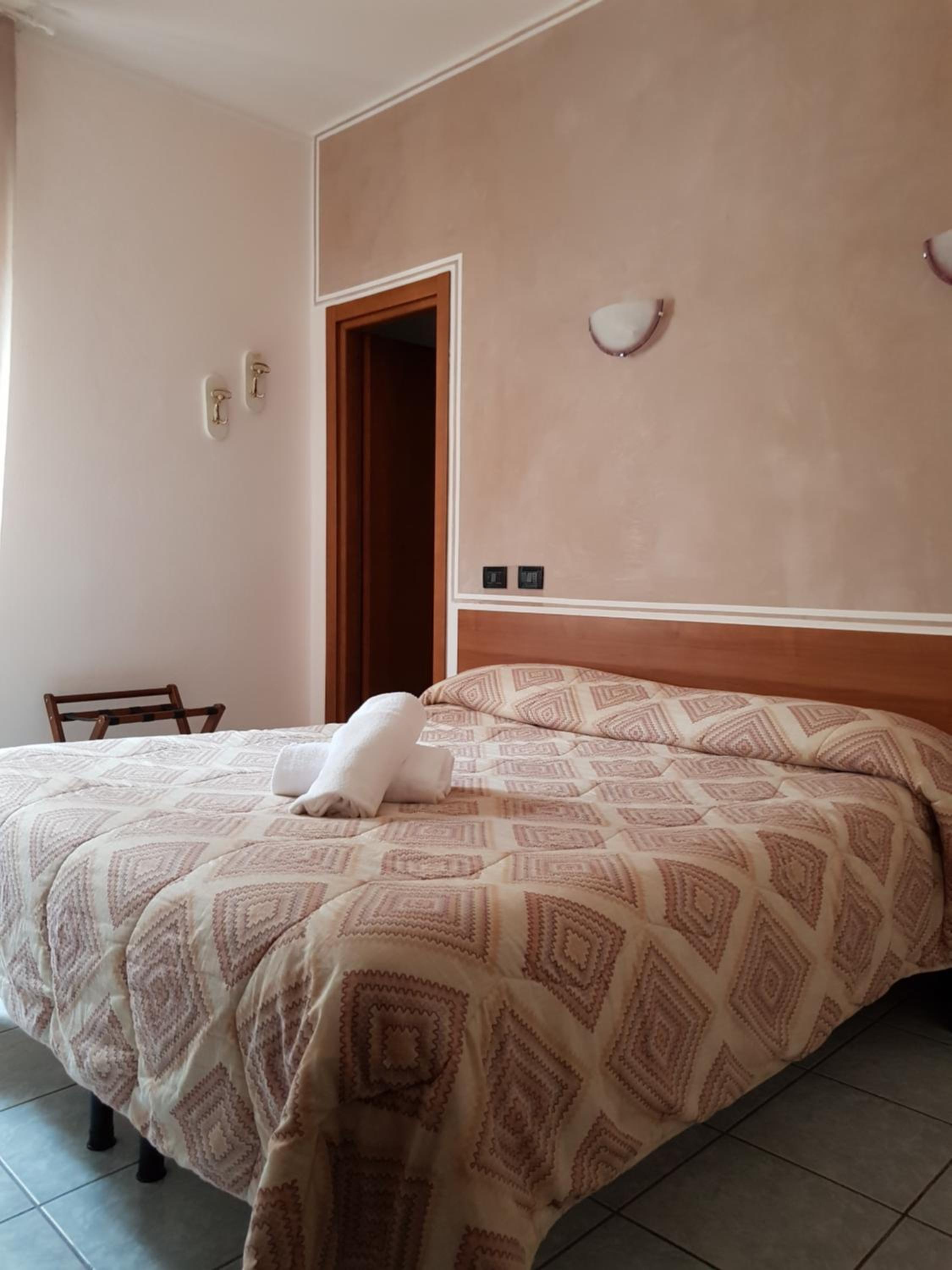 Double Room - Photo 11