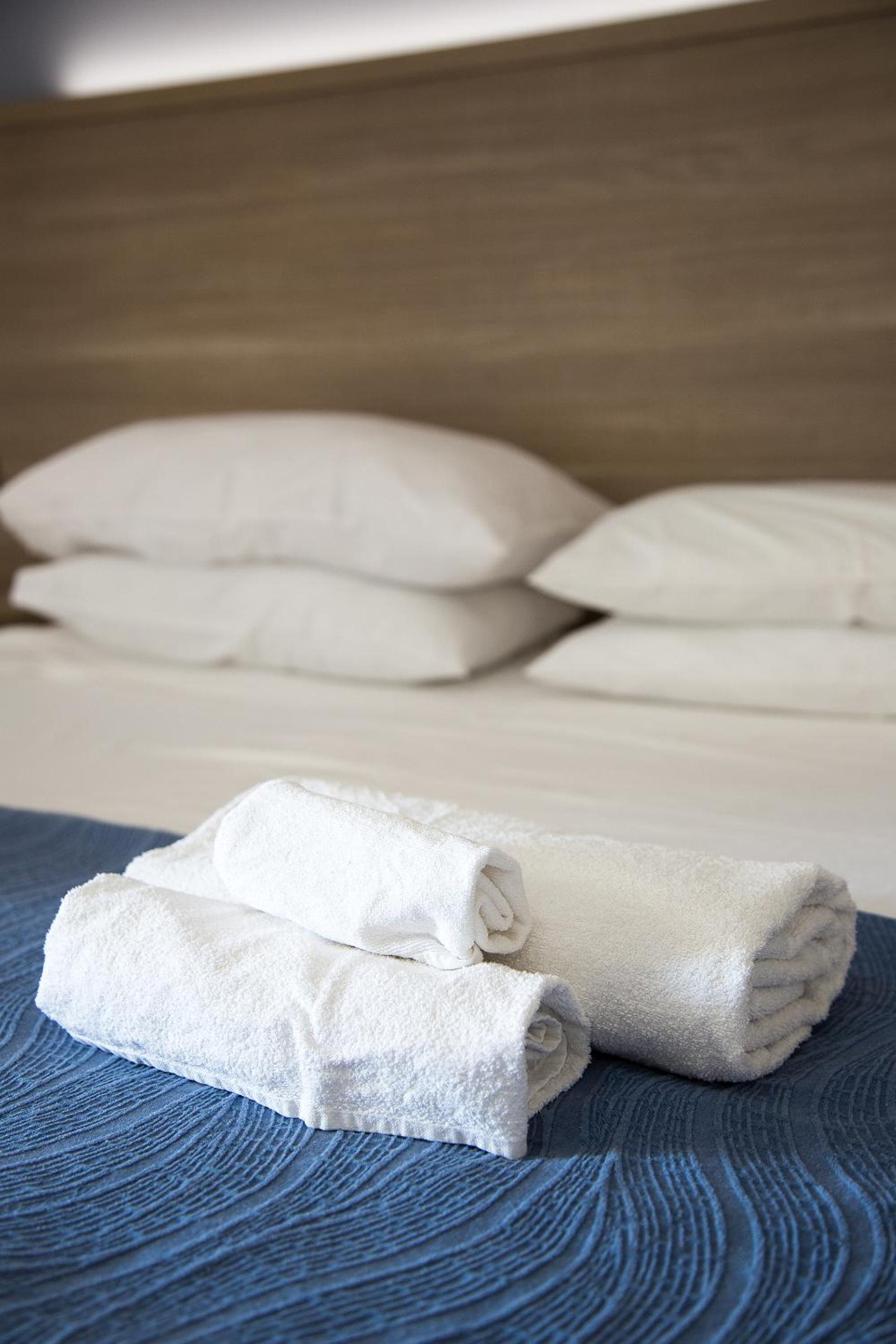 Standard Double or Twin Room - Photo 12