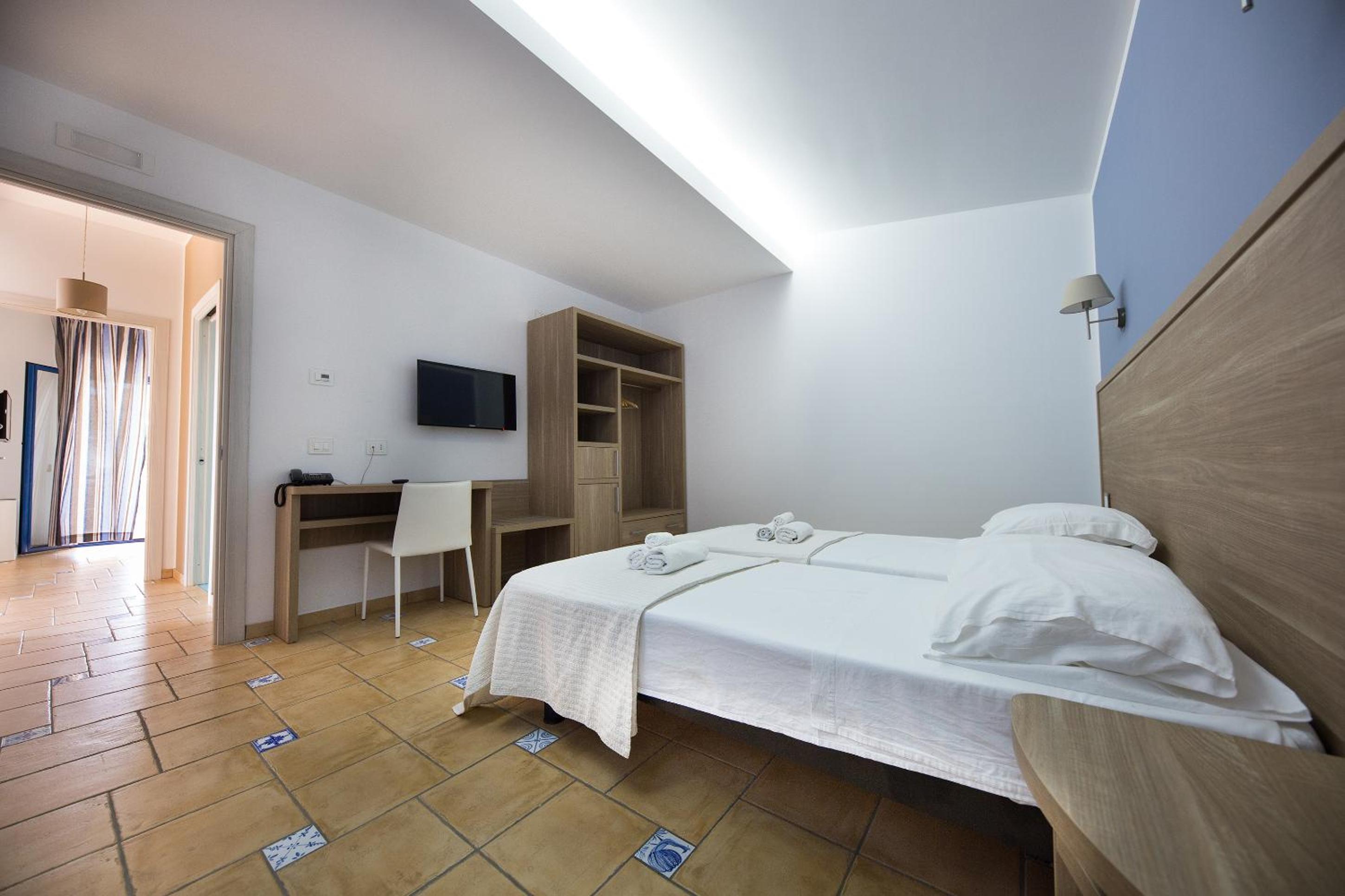 Two-Bedroom Apartment - Photo 2