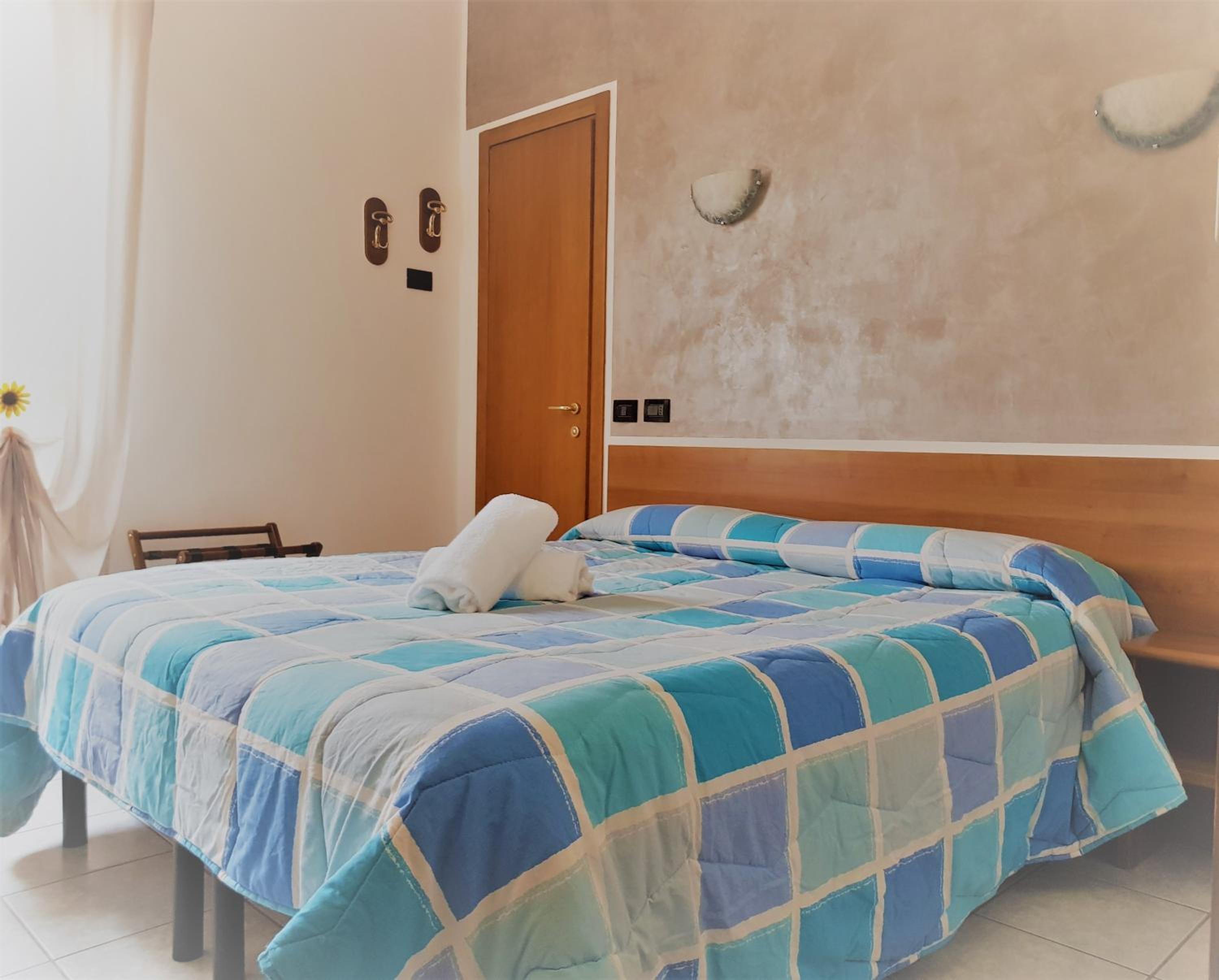 Double Room - Photo 10