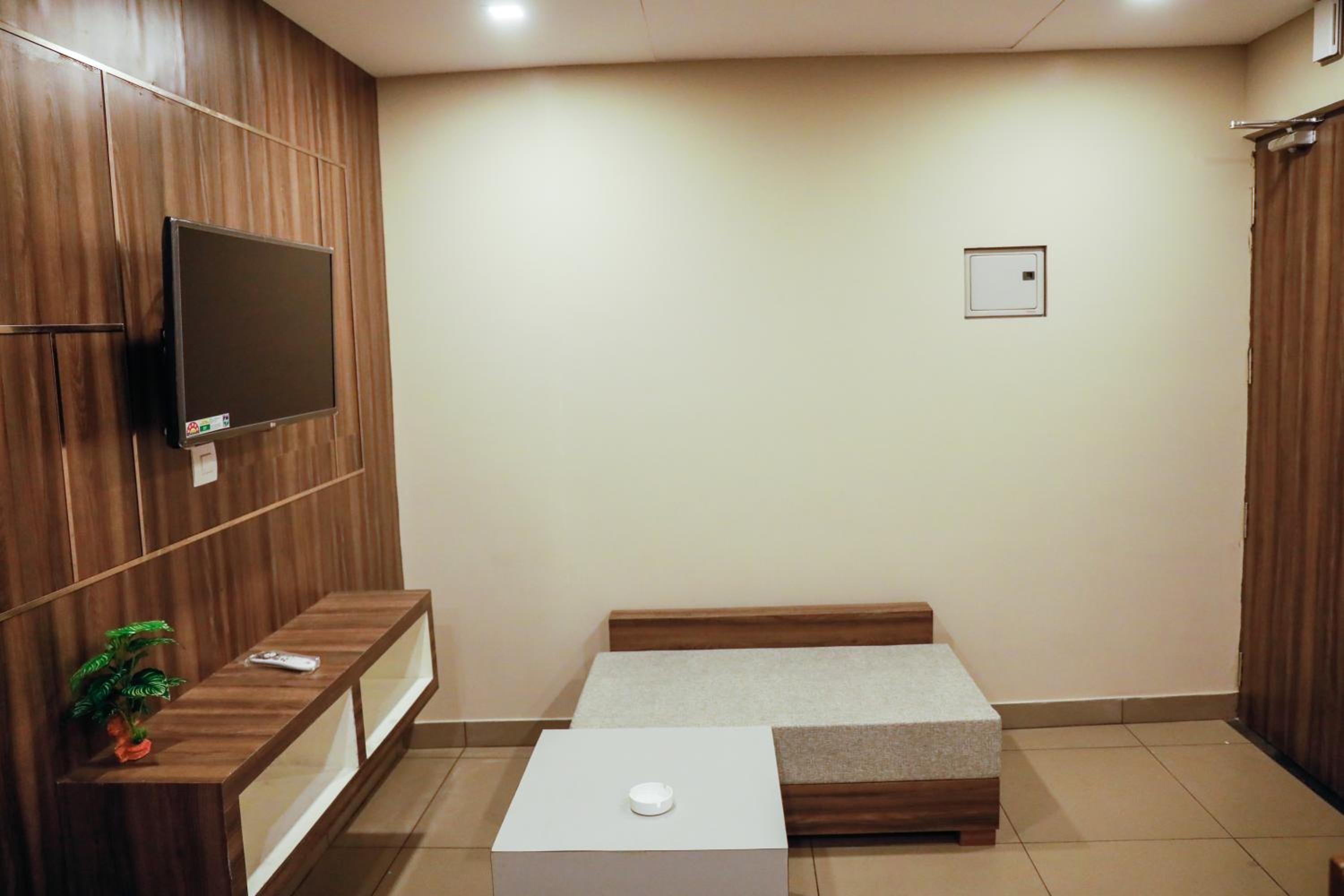 Executive Suite - Photo 8