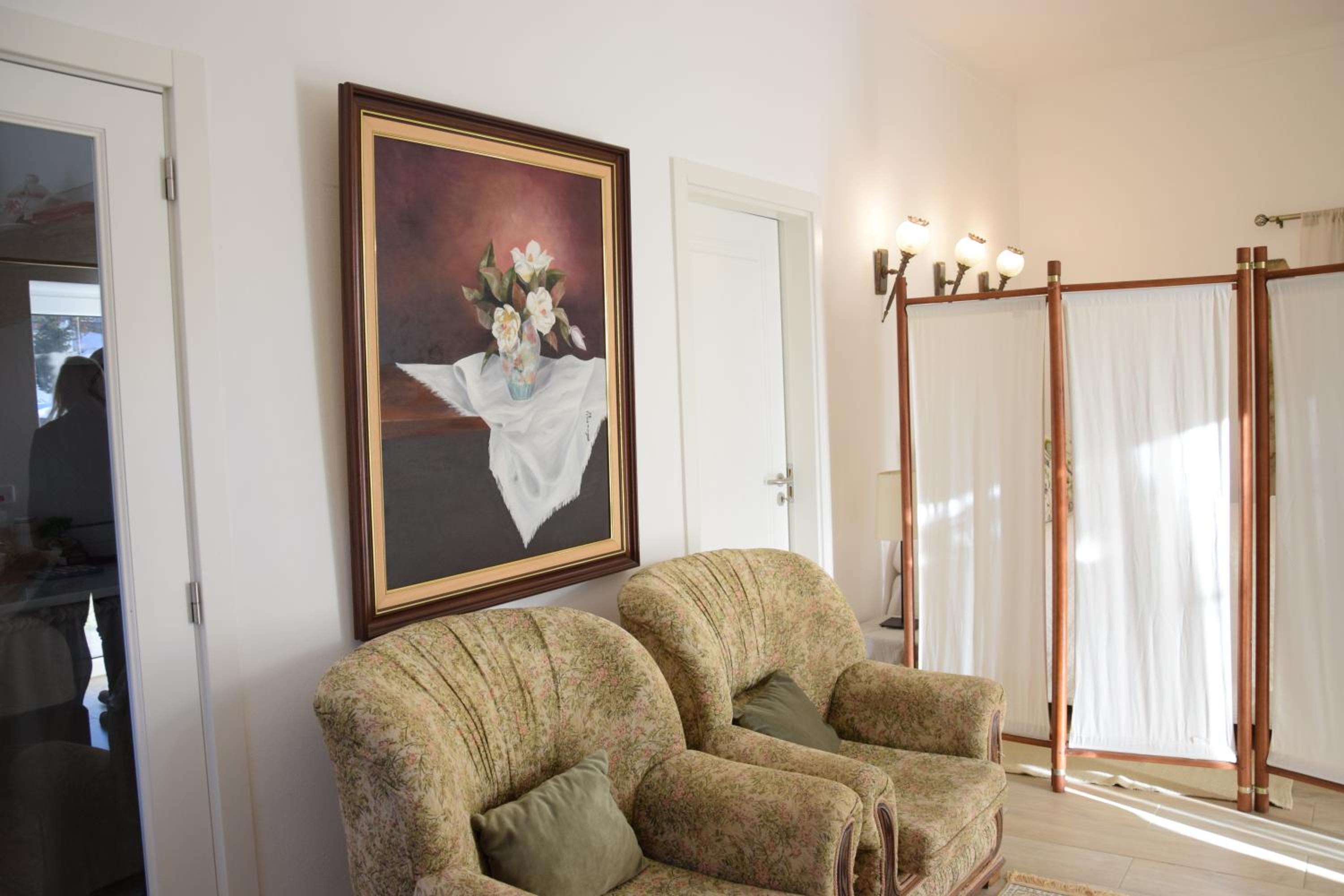 Family Room with Garden View photo 3