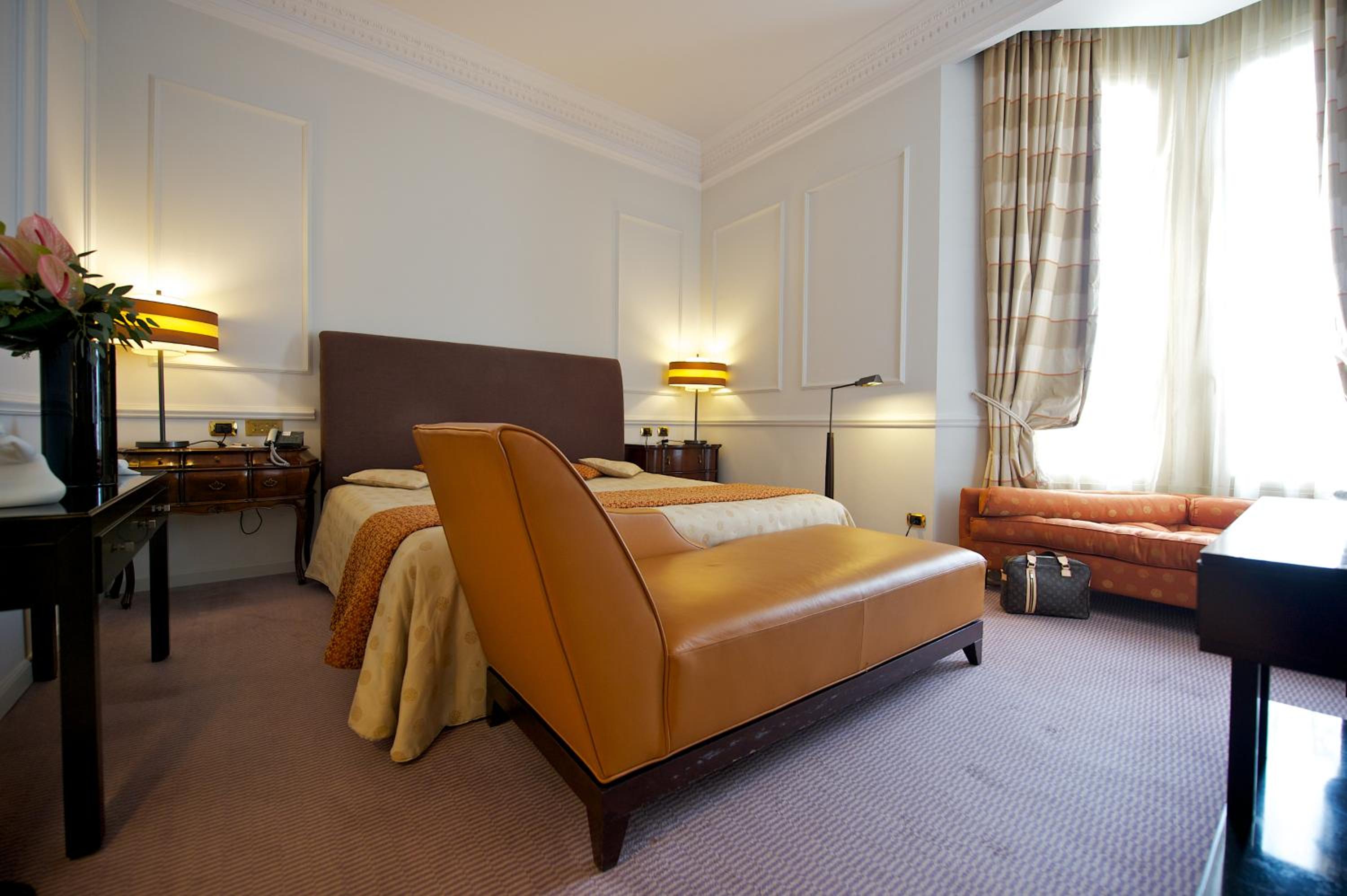 Executive Suite - Photo 4