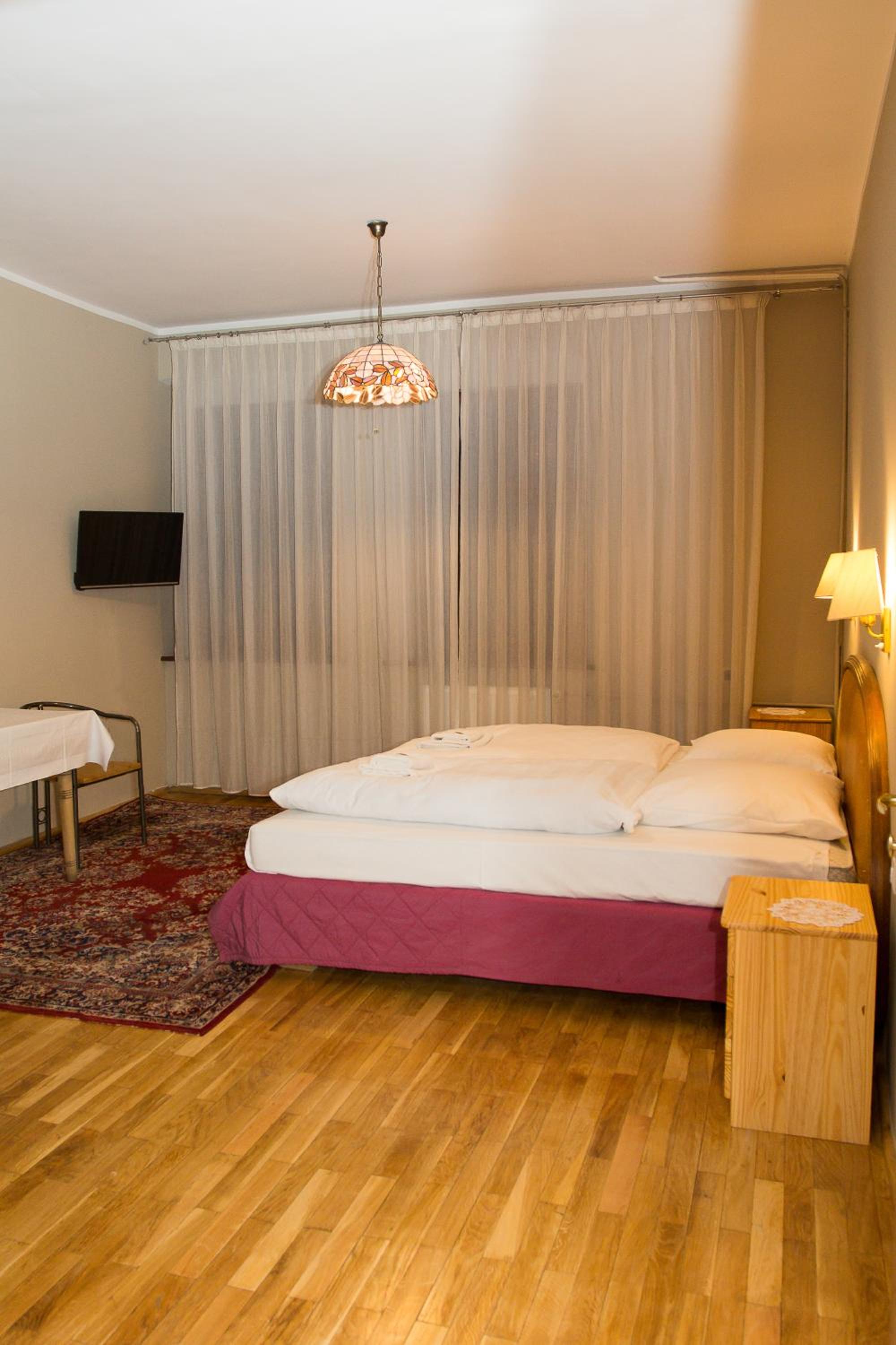 Deluxe Double Room (2 Adults + 1 Child) - Photo 2