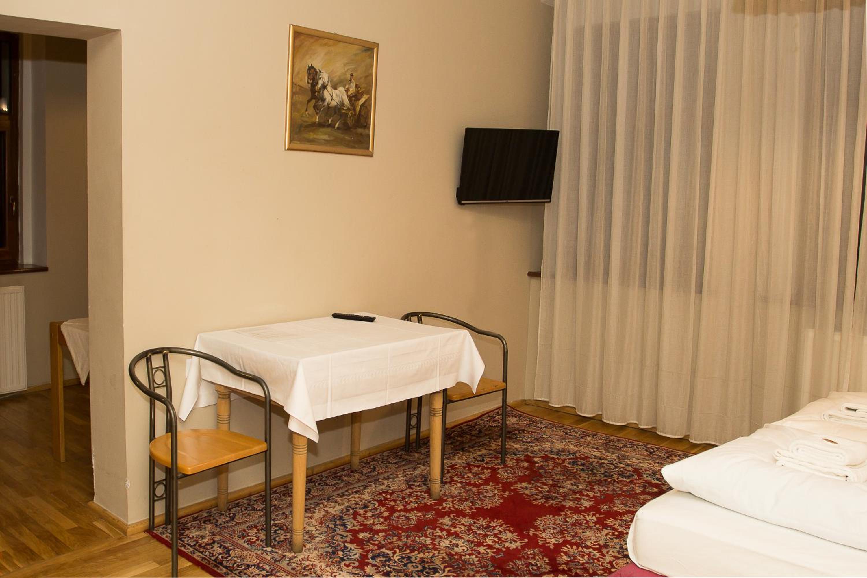 Double Room - Photo 7