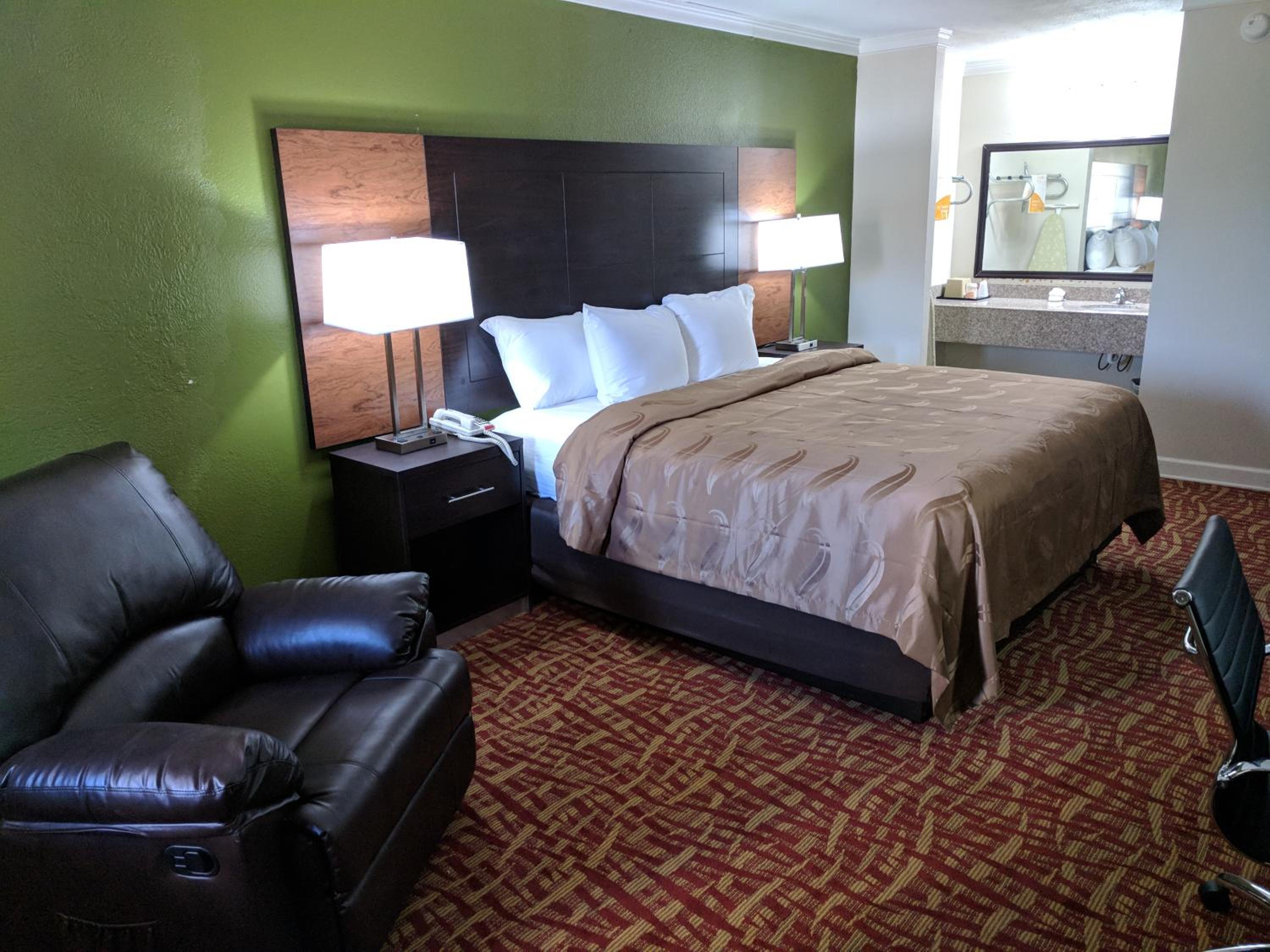 King Room - Non-Smoking photo 3