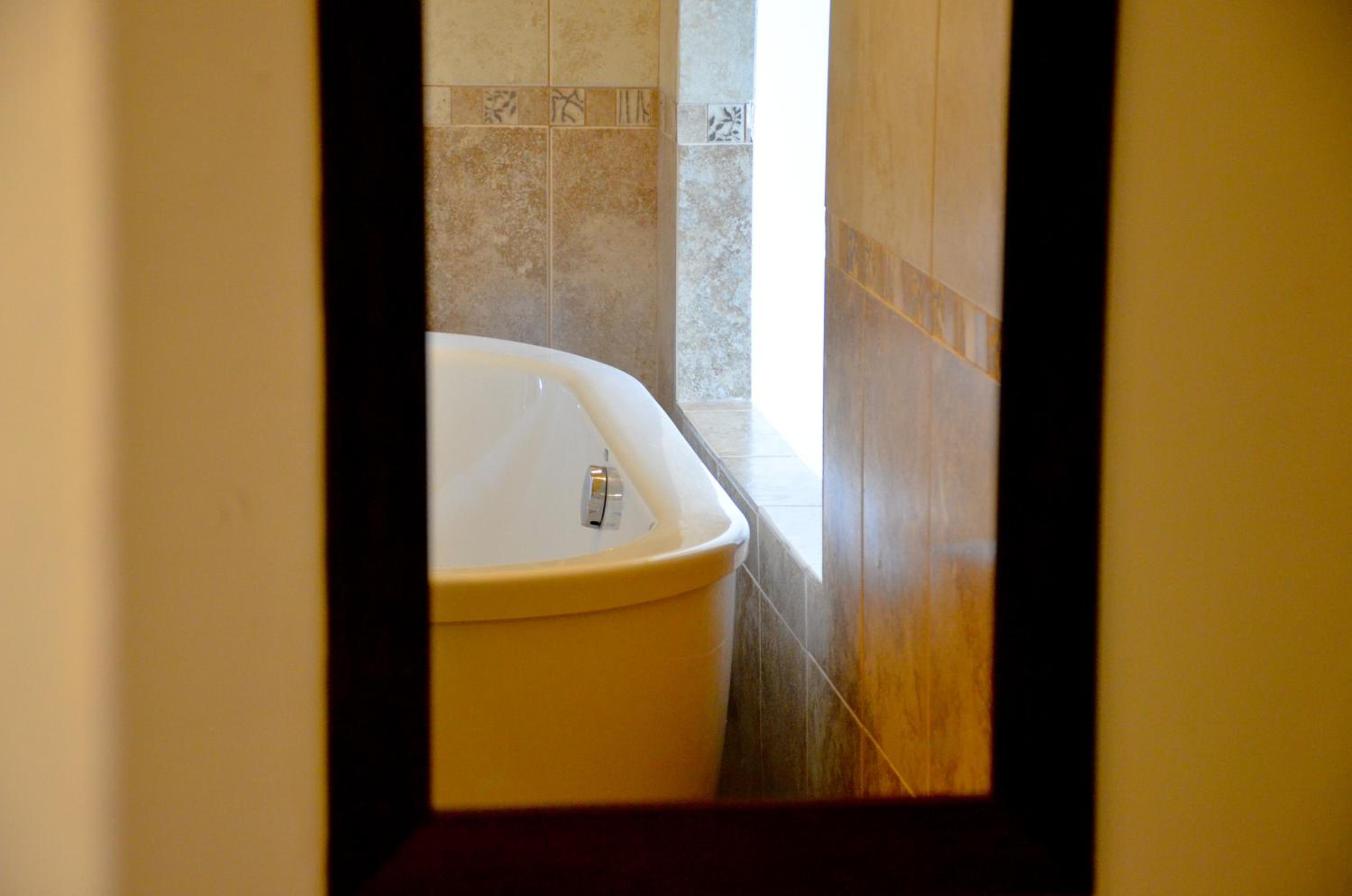 Deluxe Double Room with Bath - Photo 7