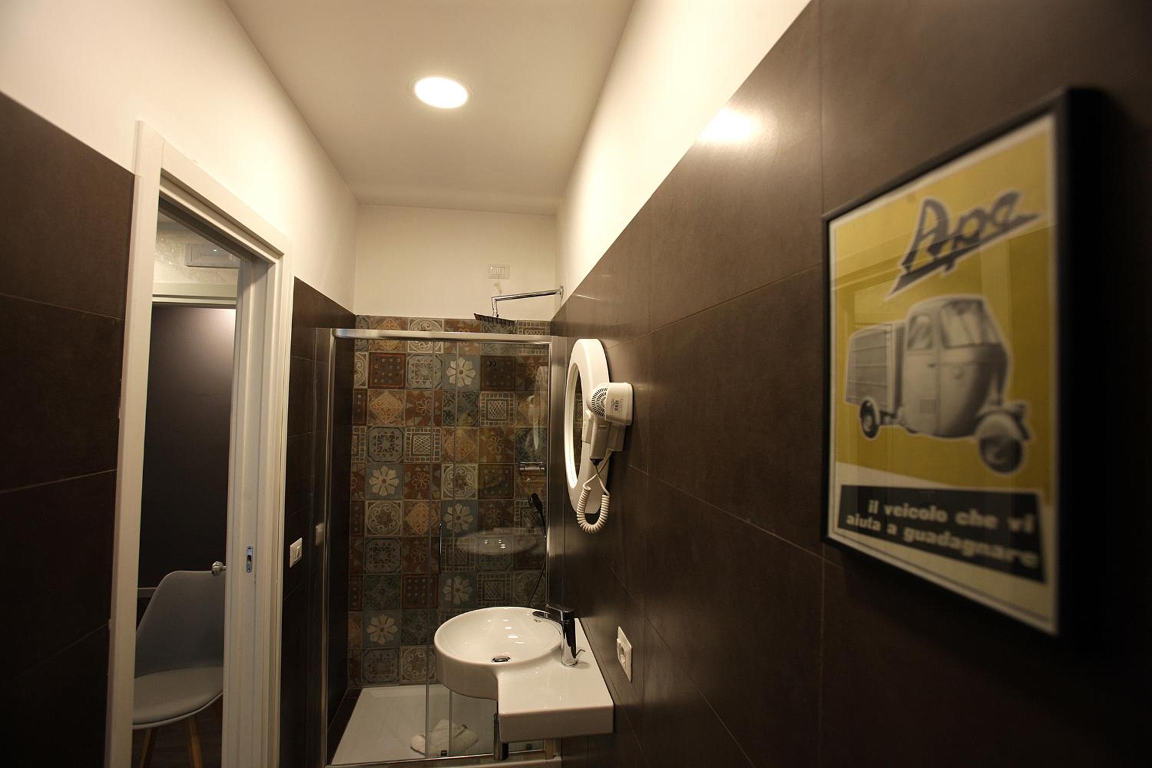 Double or Twin Room with Private Bathroom photo 3