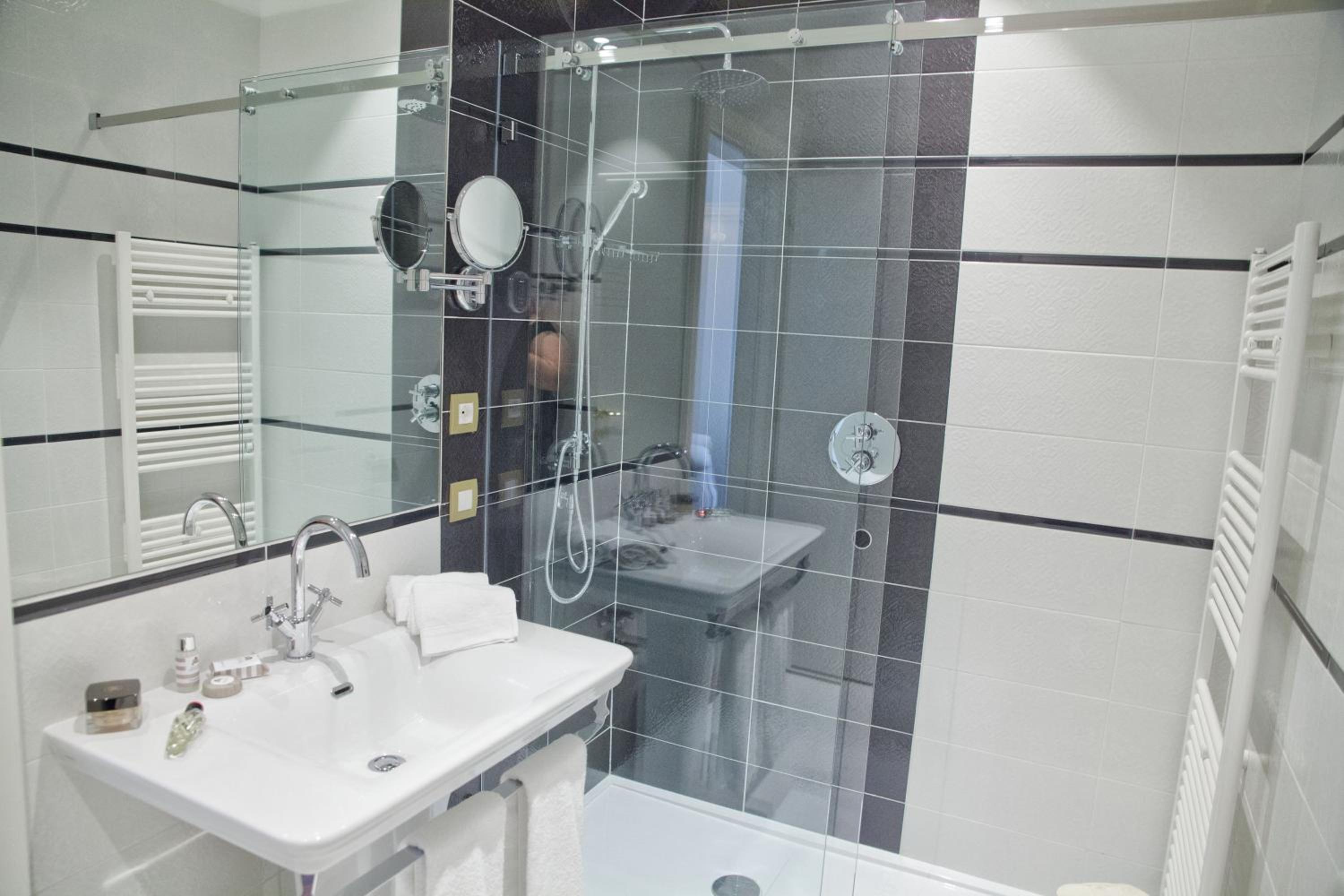Double or Twin Room with Spa Access - Photo 2