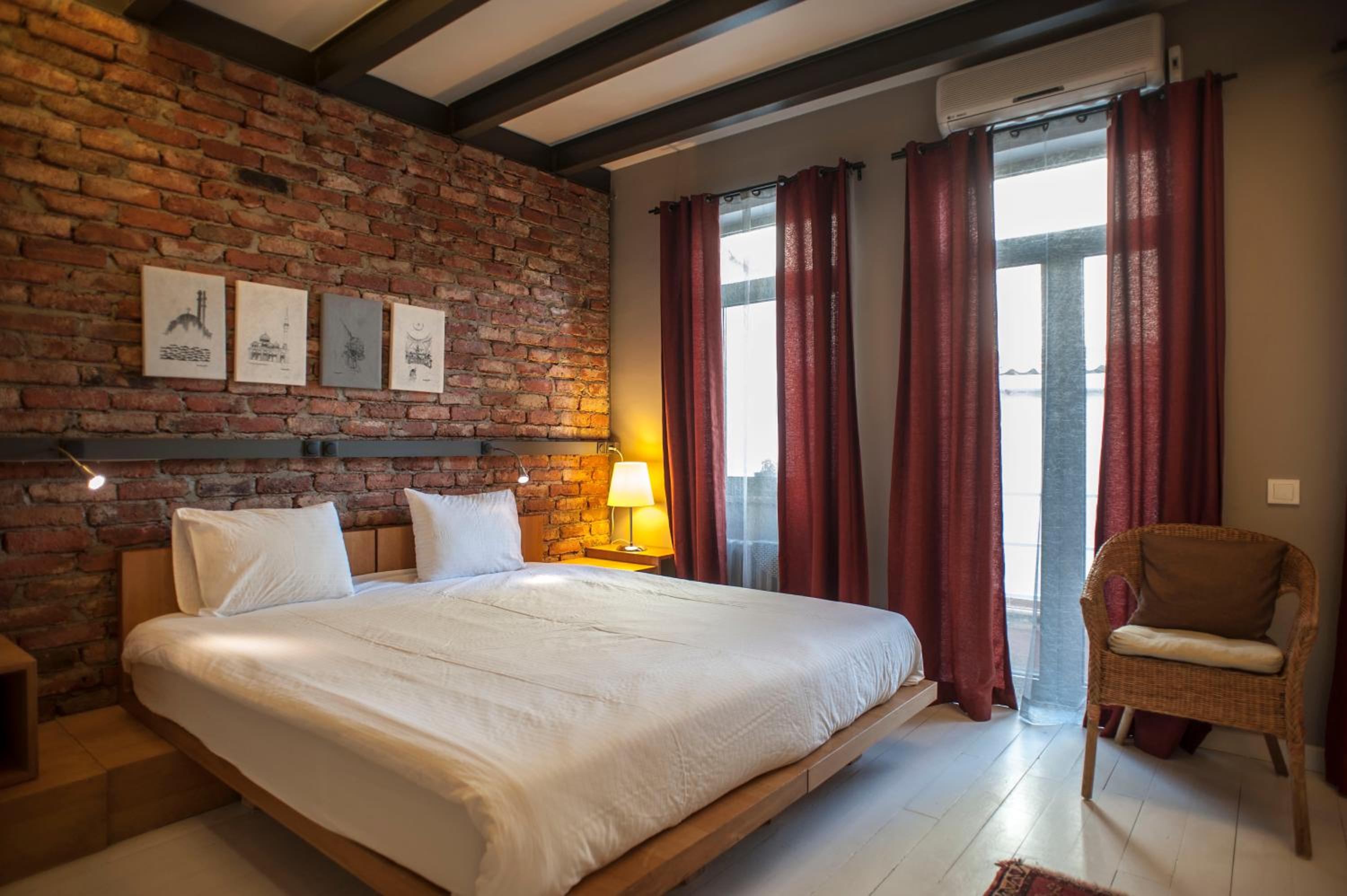 Superior Double or Twin Room with Brick Wall photo 1