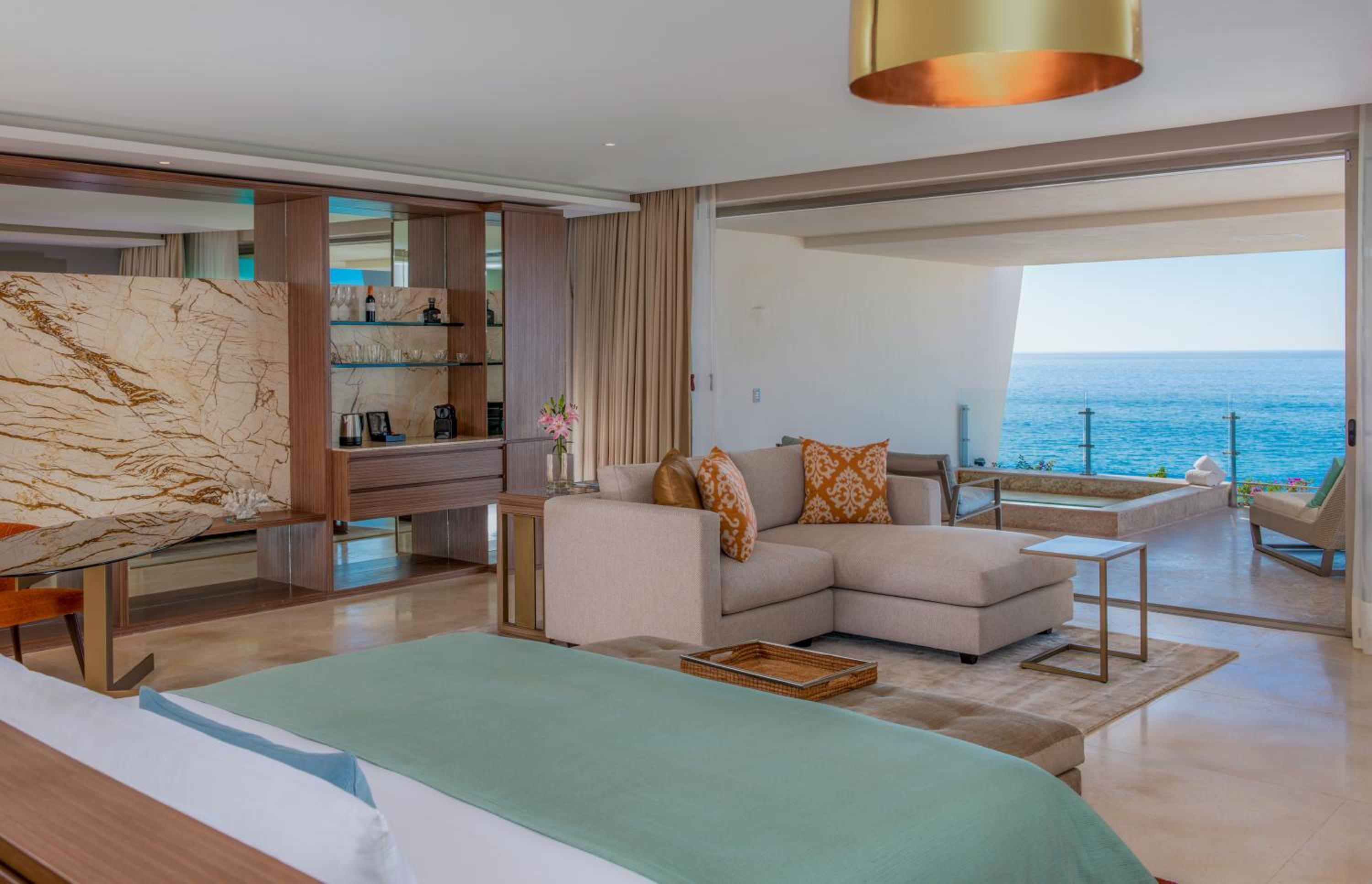 Grand Class Suite Ocean Front photo 2