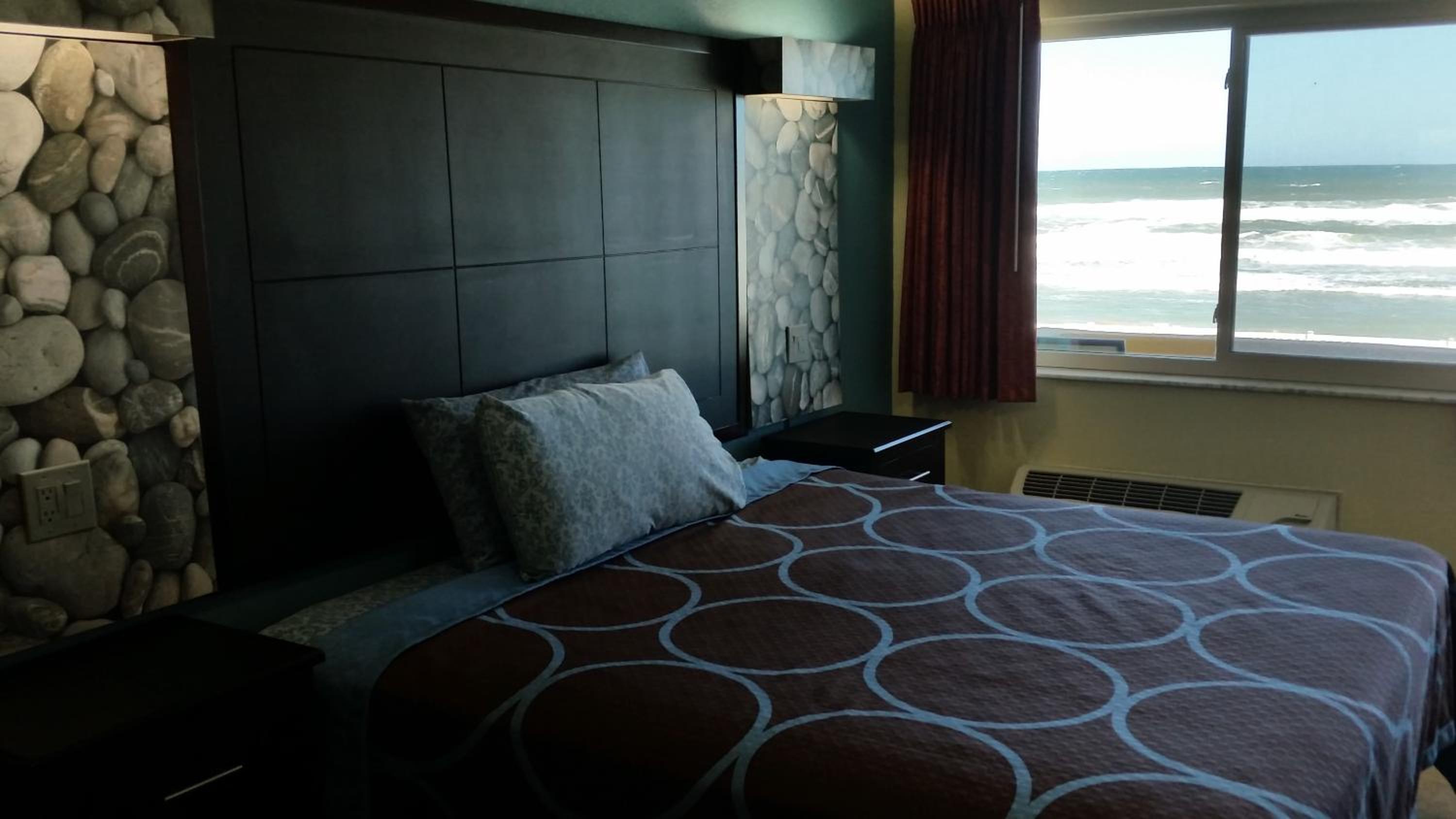Double Room with Balcony or Patio -  Oceant Front  - Photo 15