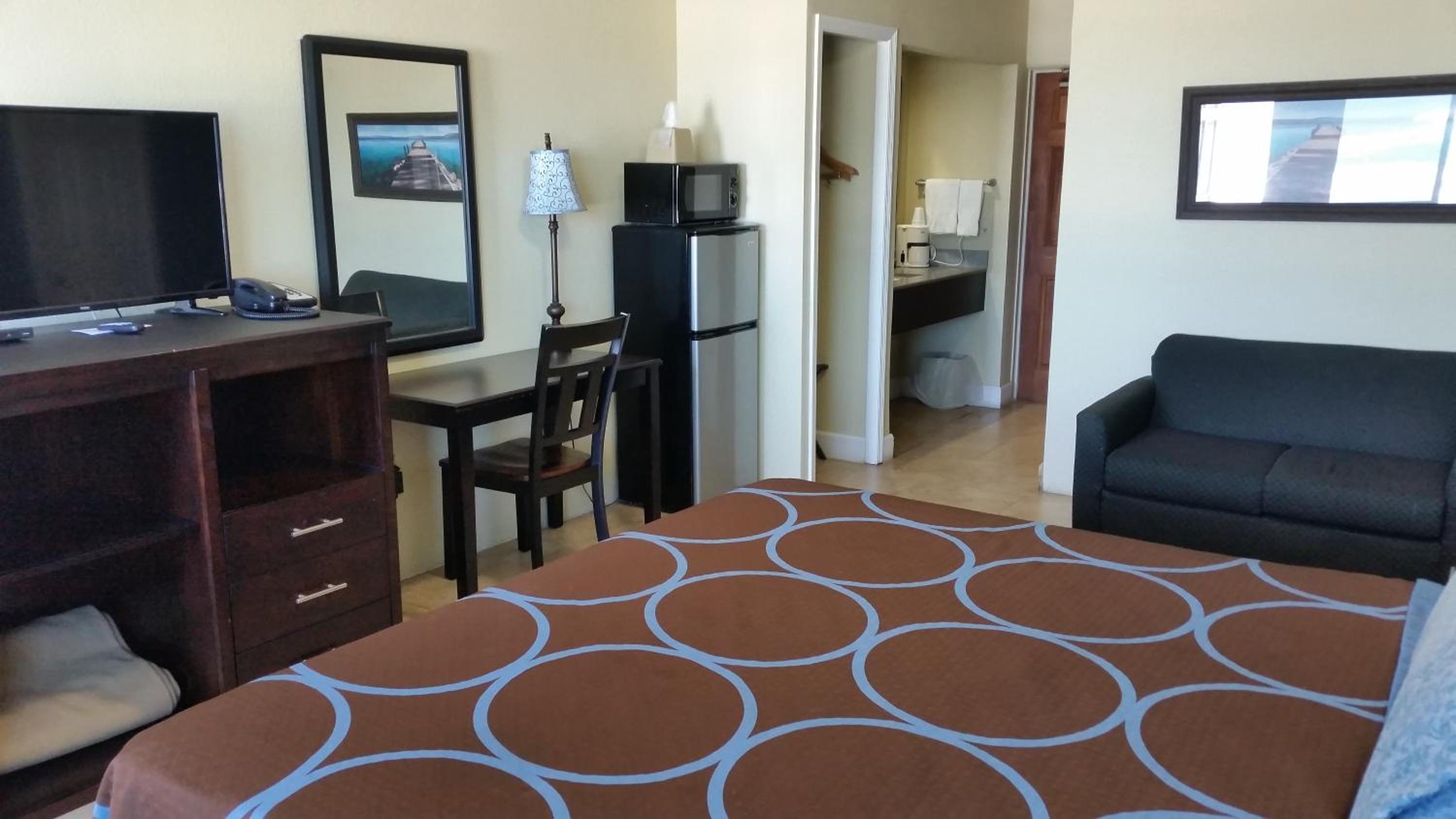 King Suite with Balcony - Photo 1