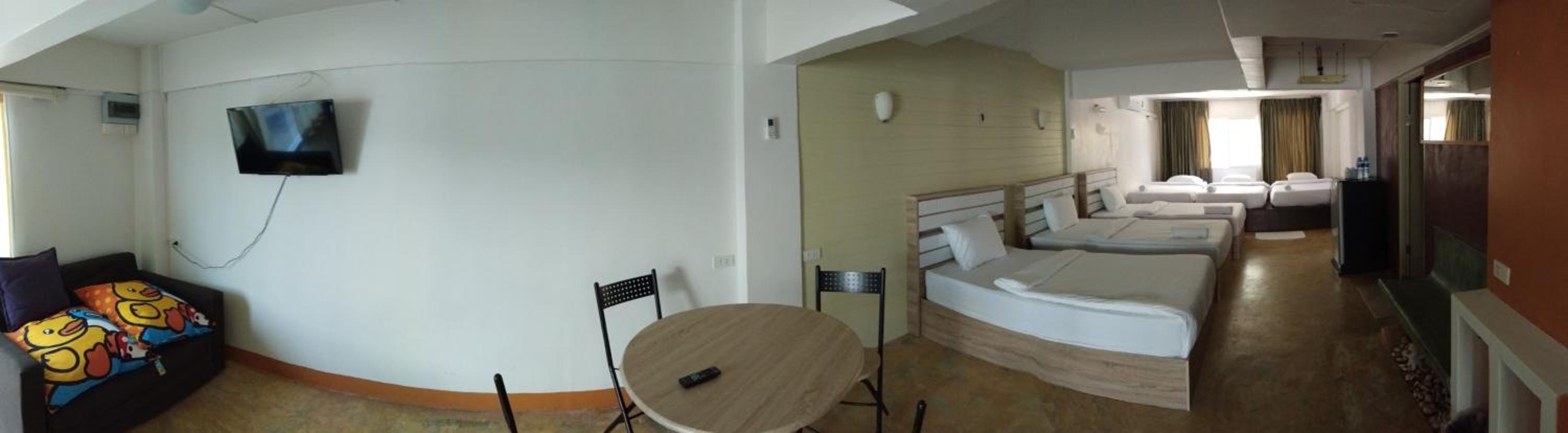 Studio with Sofa Bed - Photo 3