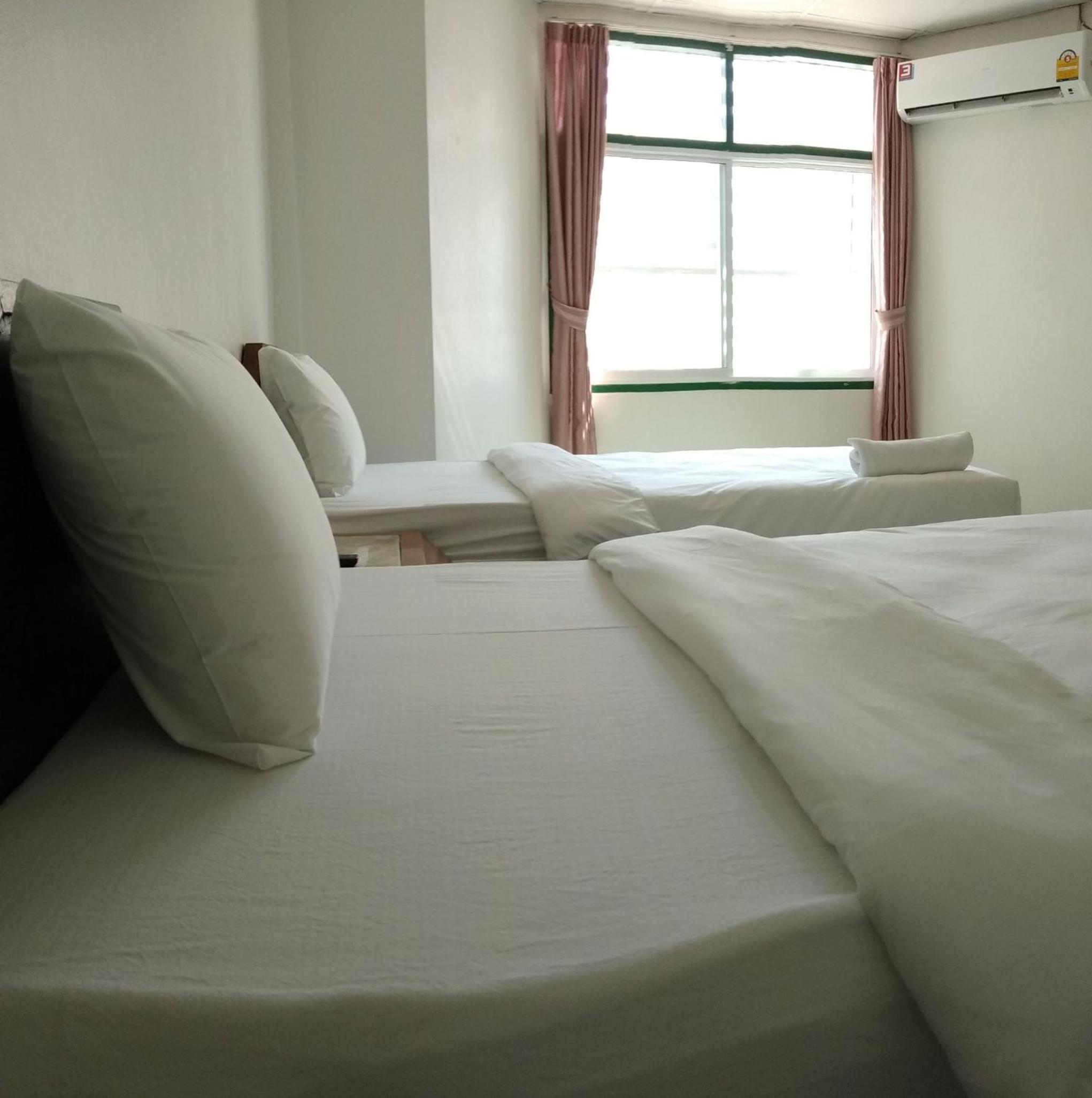 Twin Room - Photo 3