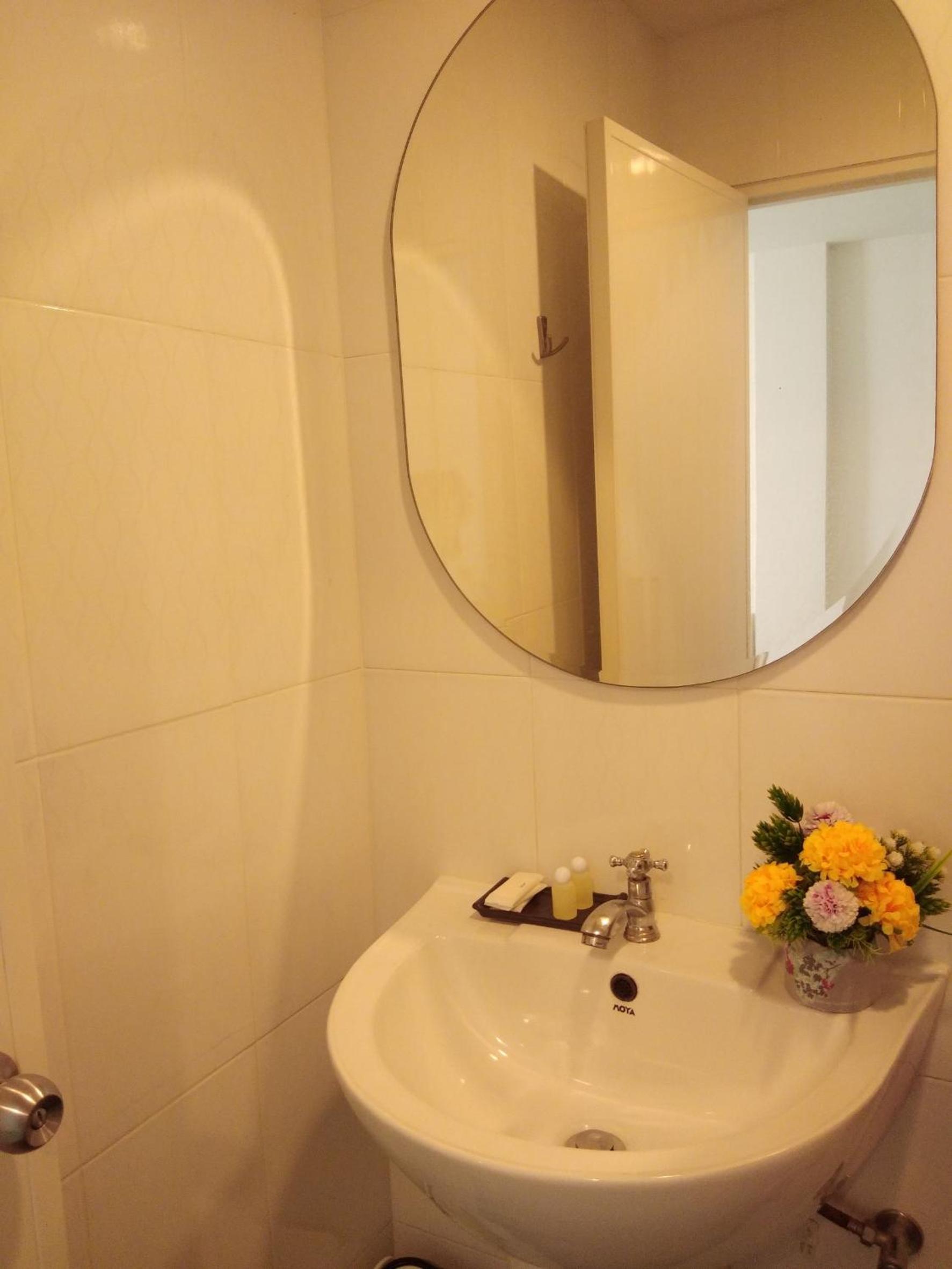 Twin Room - Photo 2