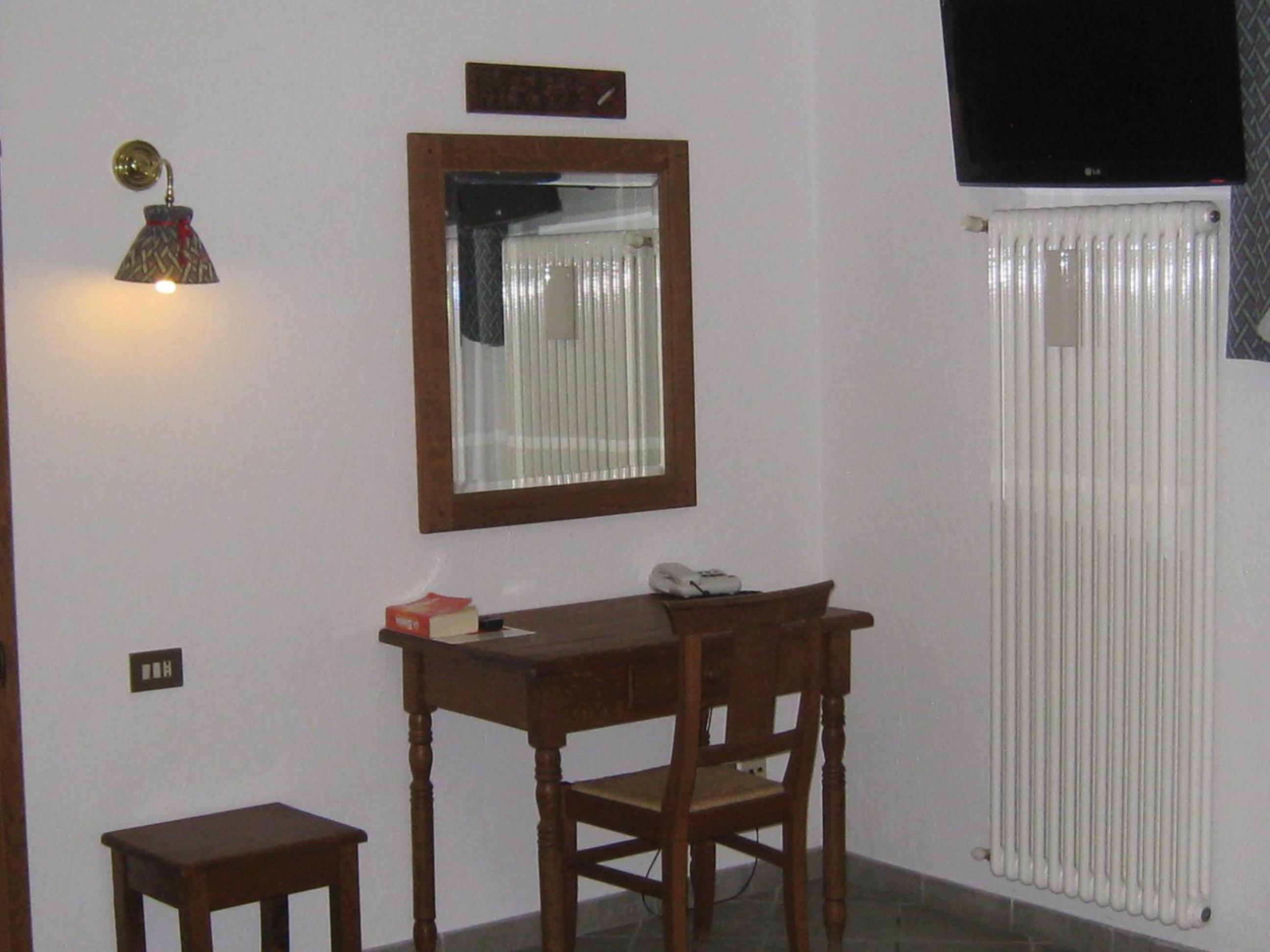 Double or Twin Room - Photo 4