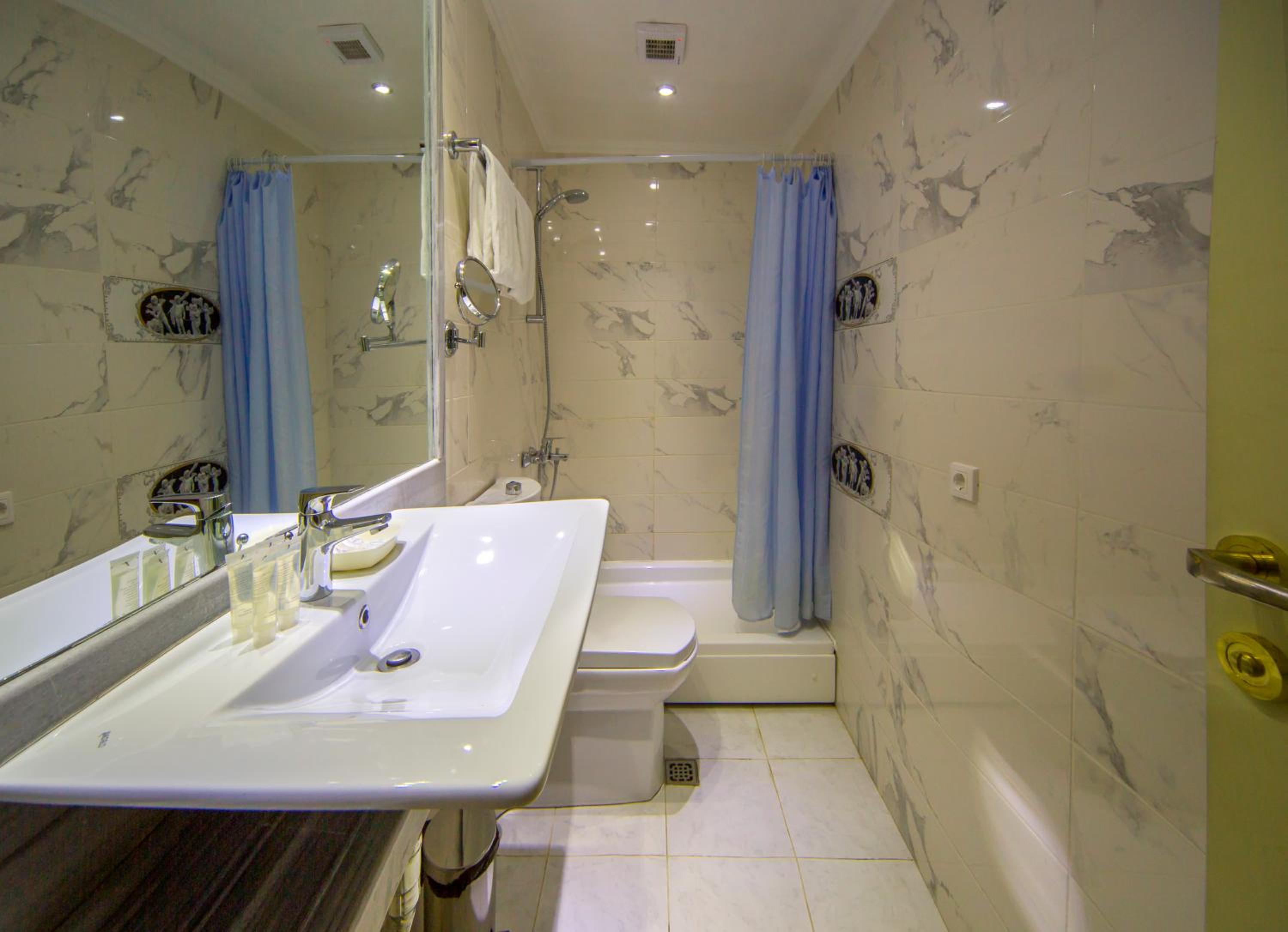 Standard Triple Room - Photo 4