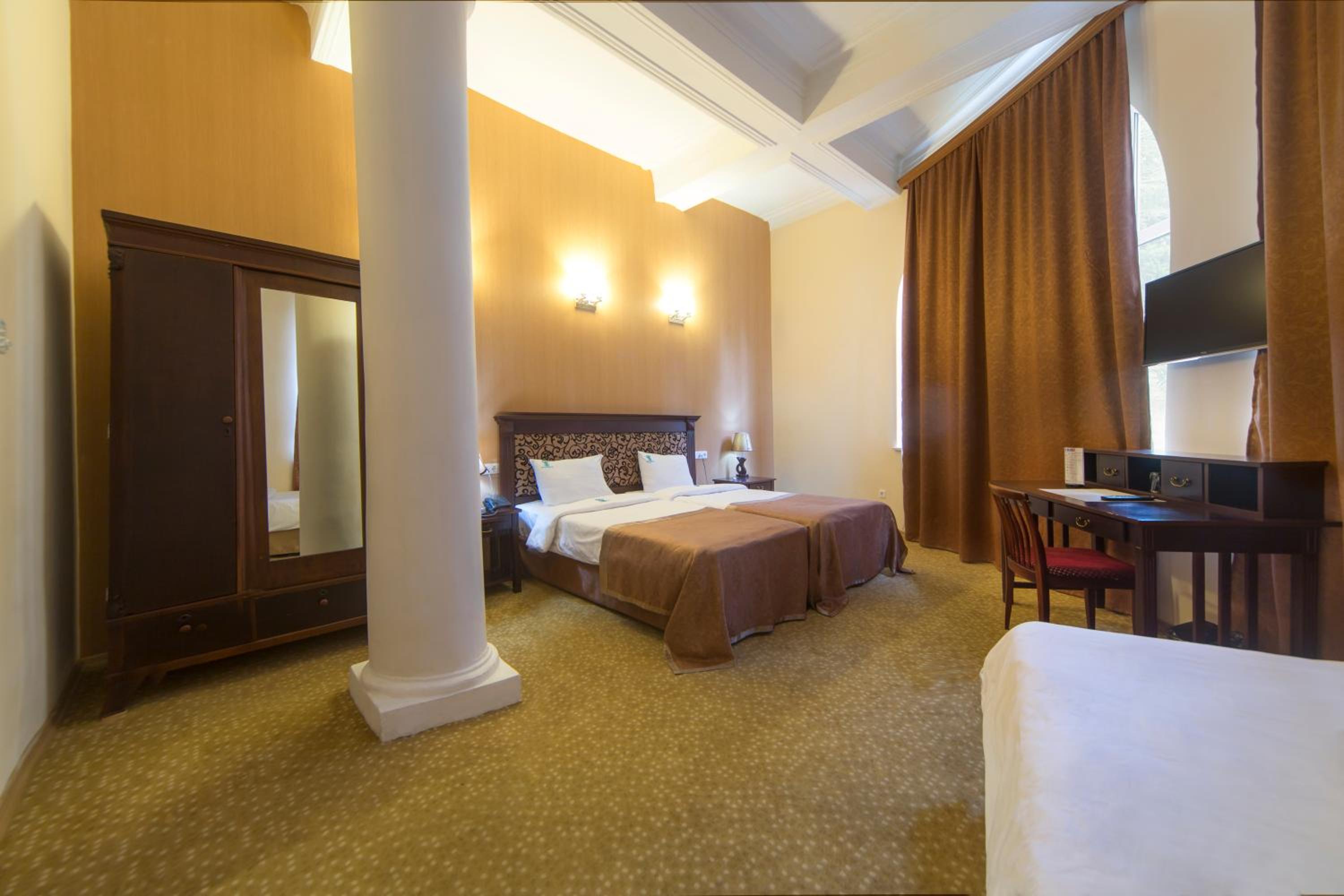 Standard Triple Room - Photo 1