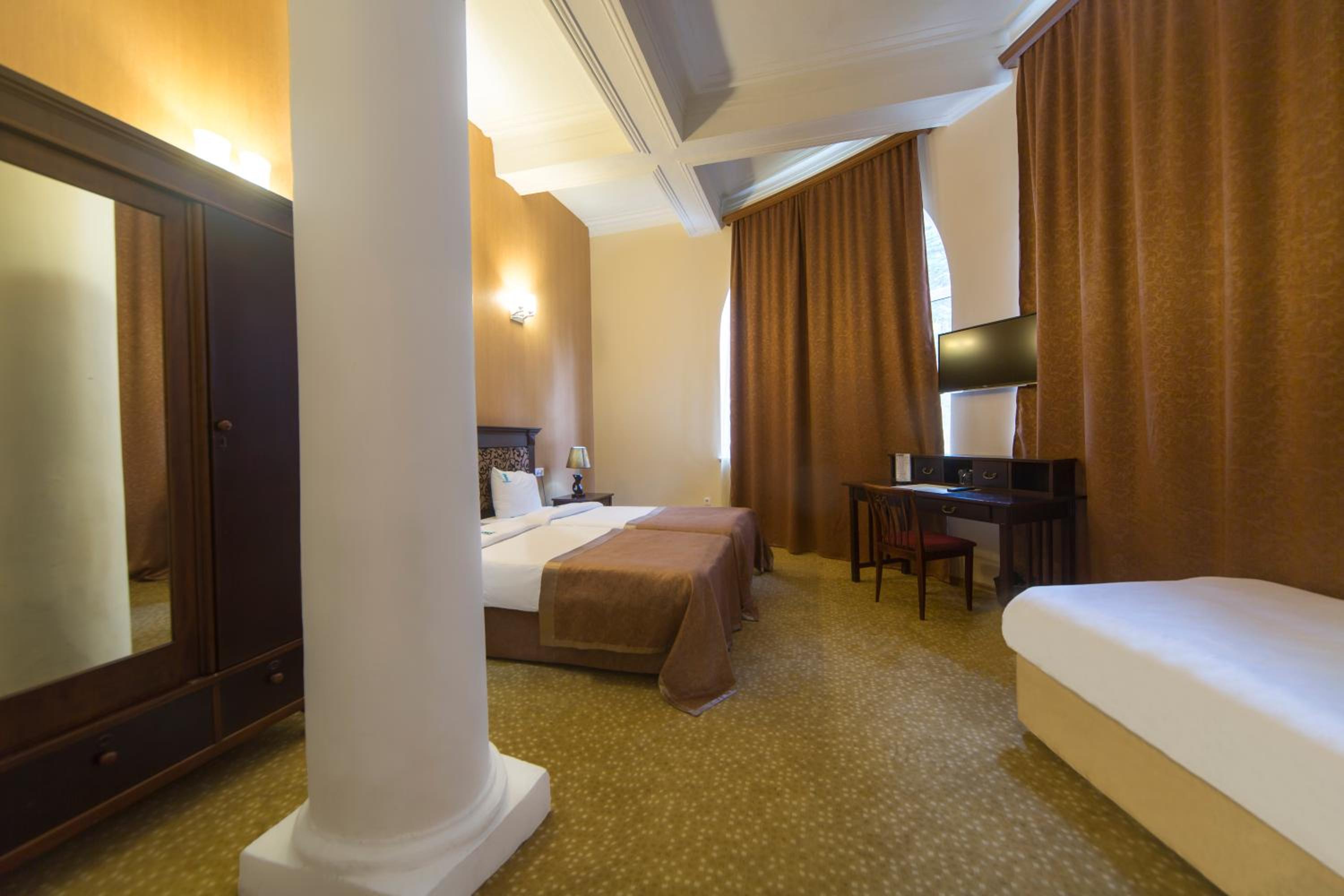 Standard Triple Room - Photo 2