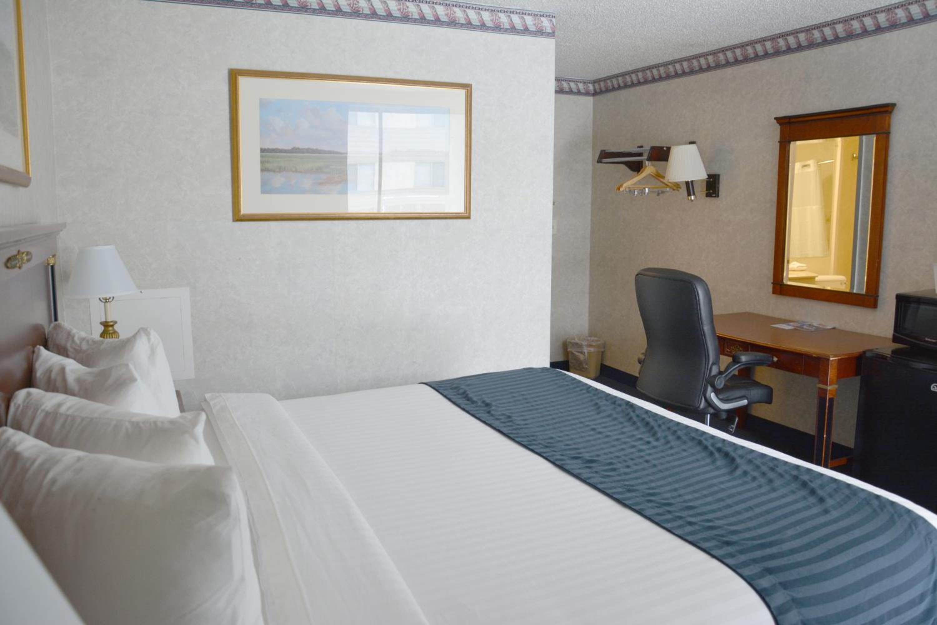 King Room - Non-Smoking - Photo 2
