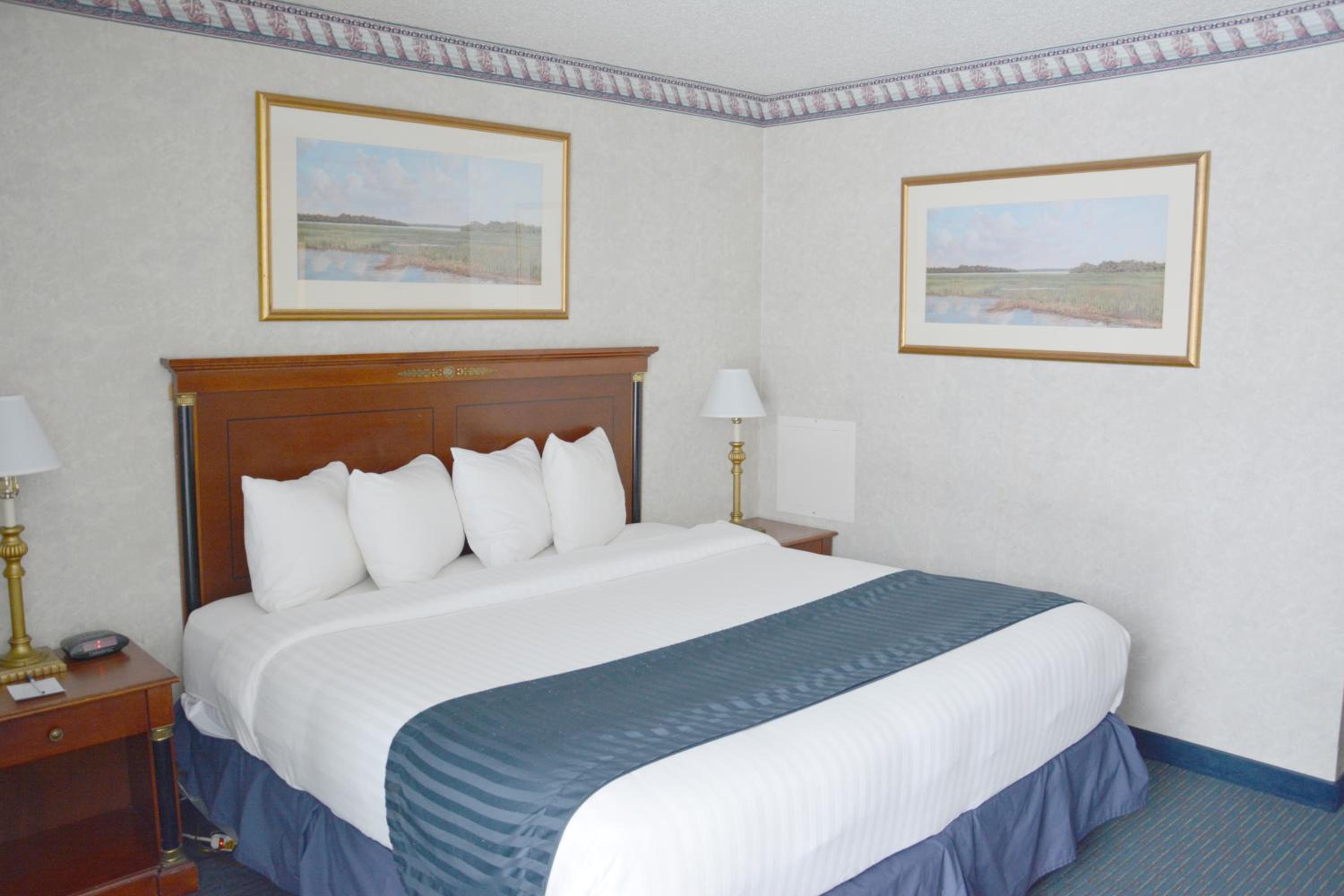 King Room - Non-Smoking - Photo 3