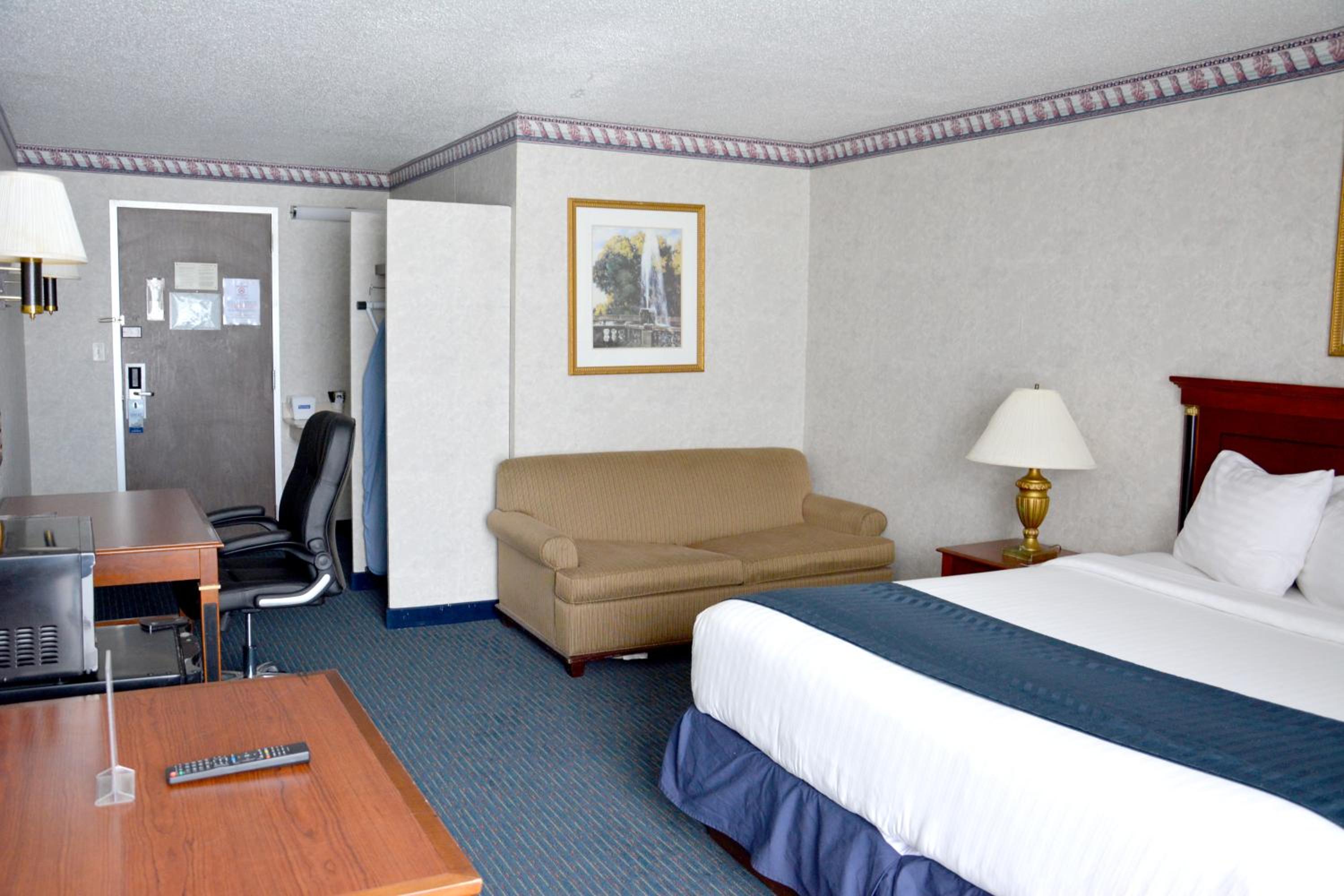 King Studio Suite - Non-Smoking - Photo 3