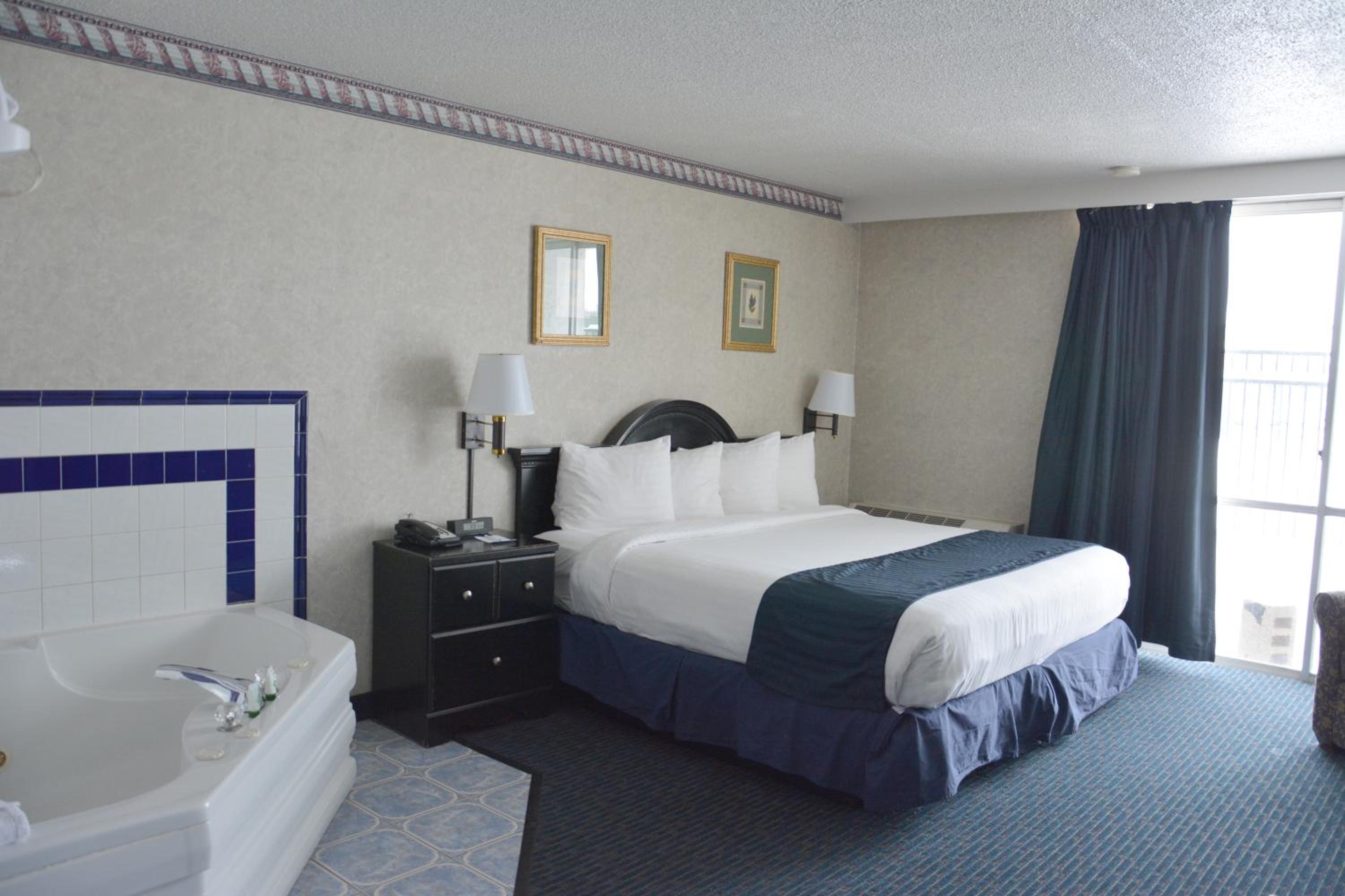 Deluxe King Studio Suite - Non-Smoking - Photo 6