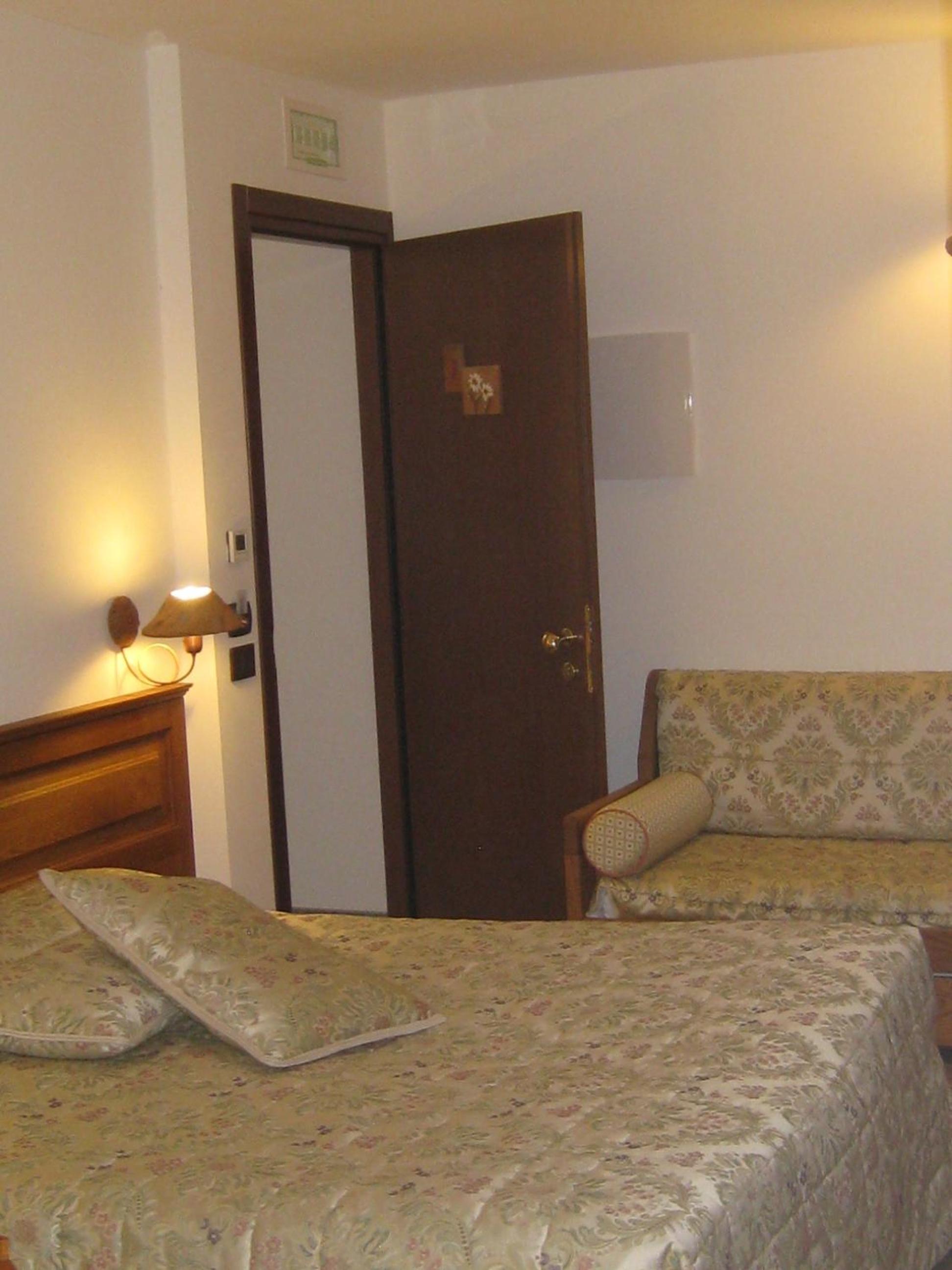 Triple Room - Photo 6