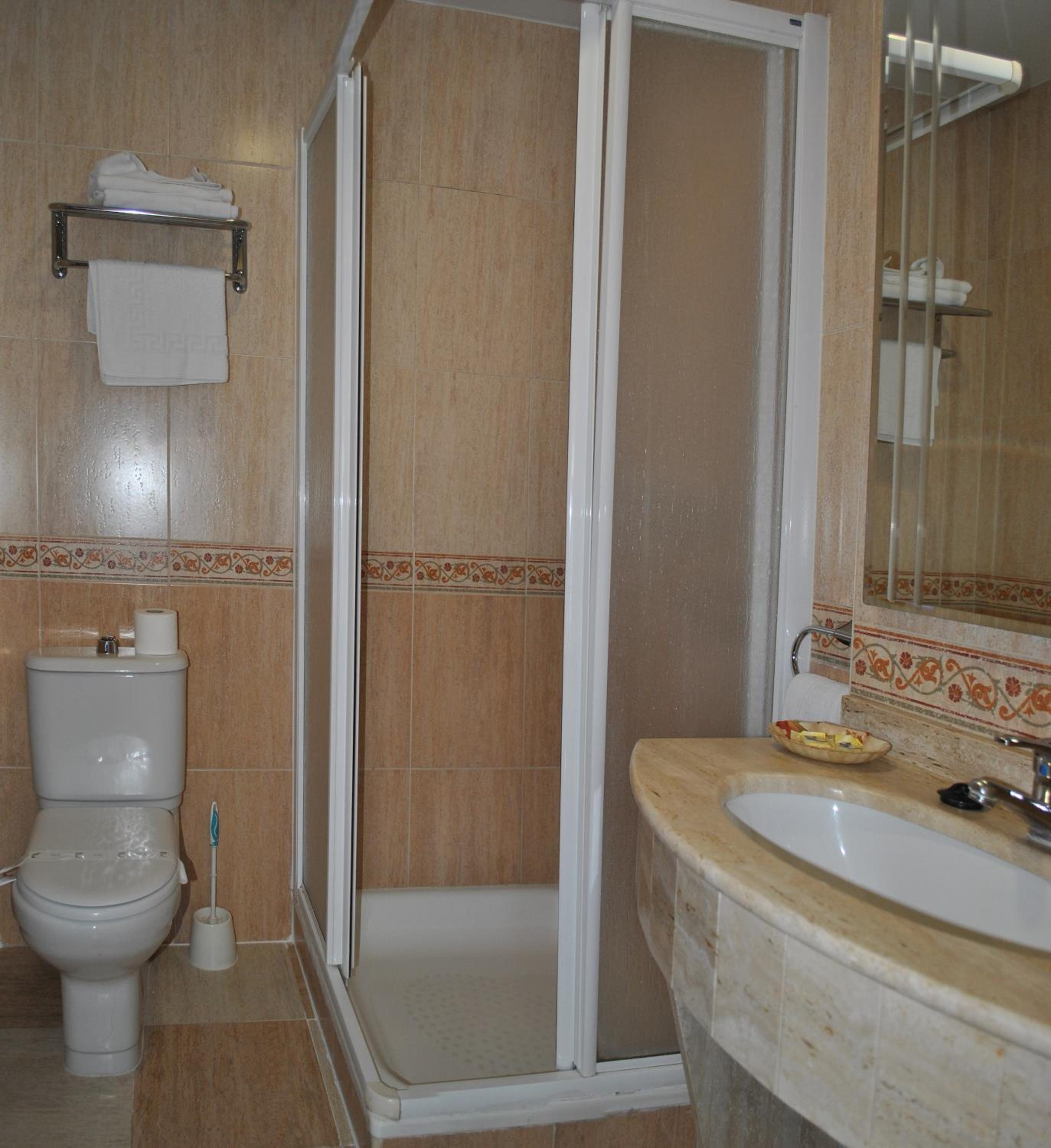 Double or Twin Room - Photo 9