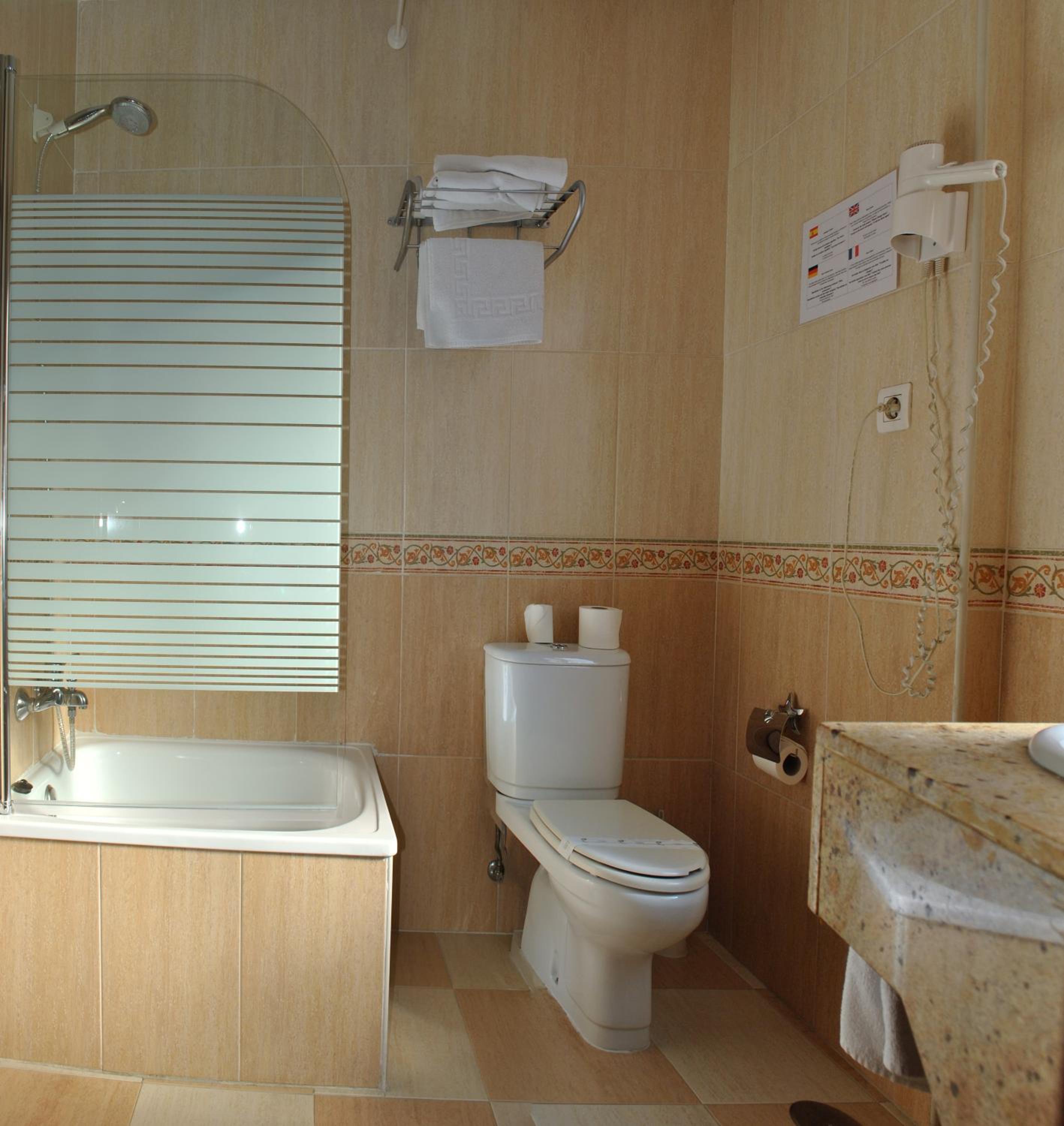 Double or Twin Room - Photo 7