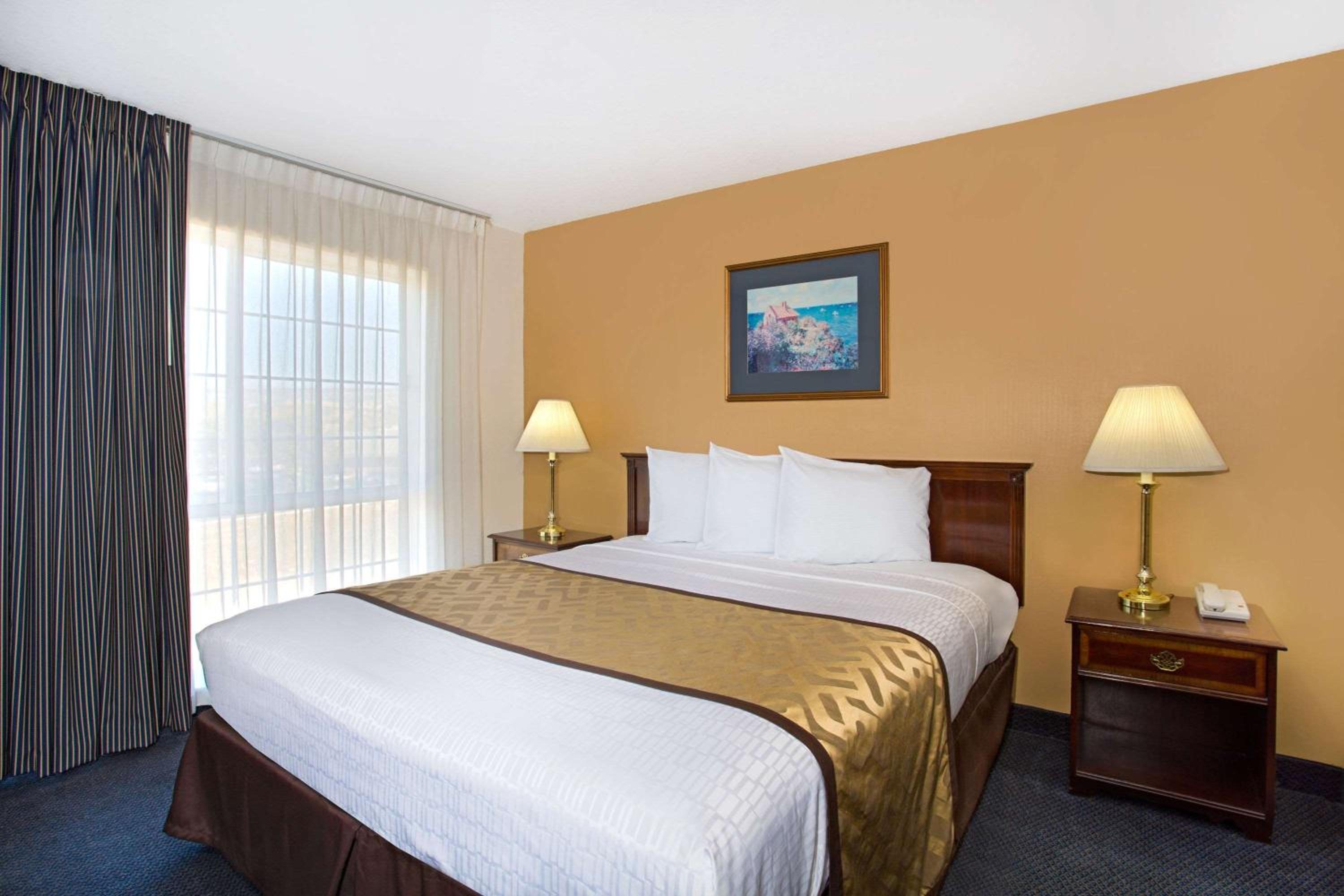 King Room - Non-Smoking - Photo 1