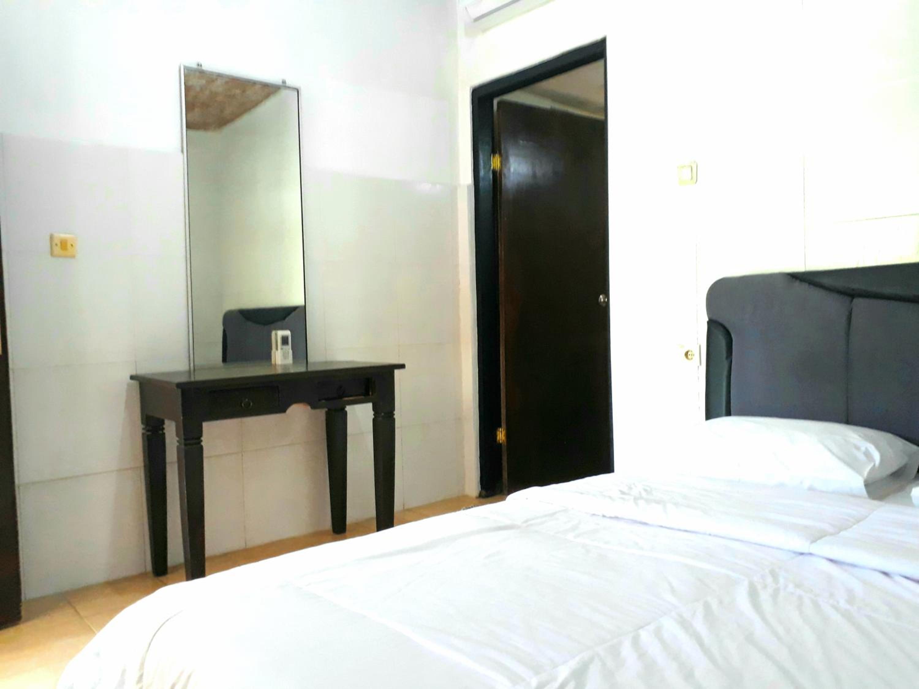Double Room with Private Bathroom - Photo 16