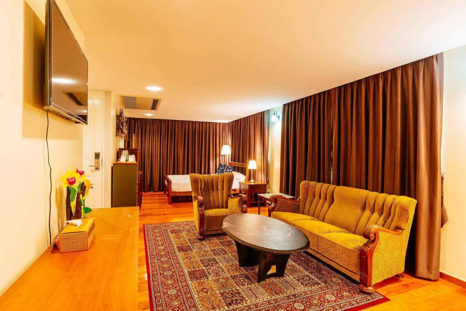 Superior Family Room photo 2
