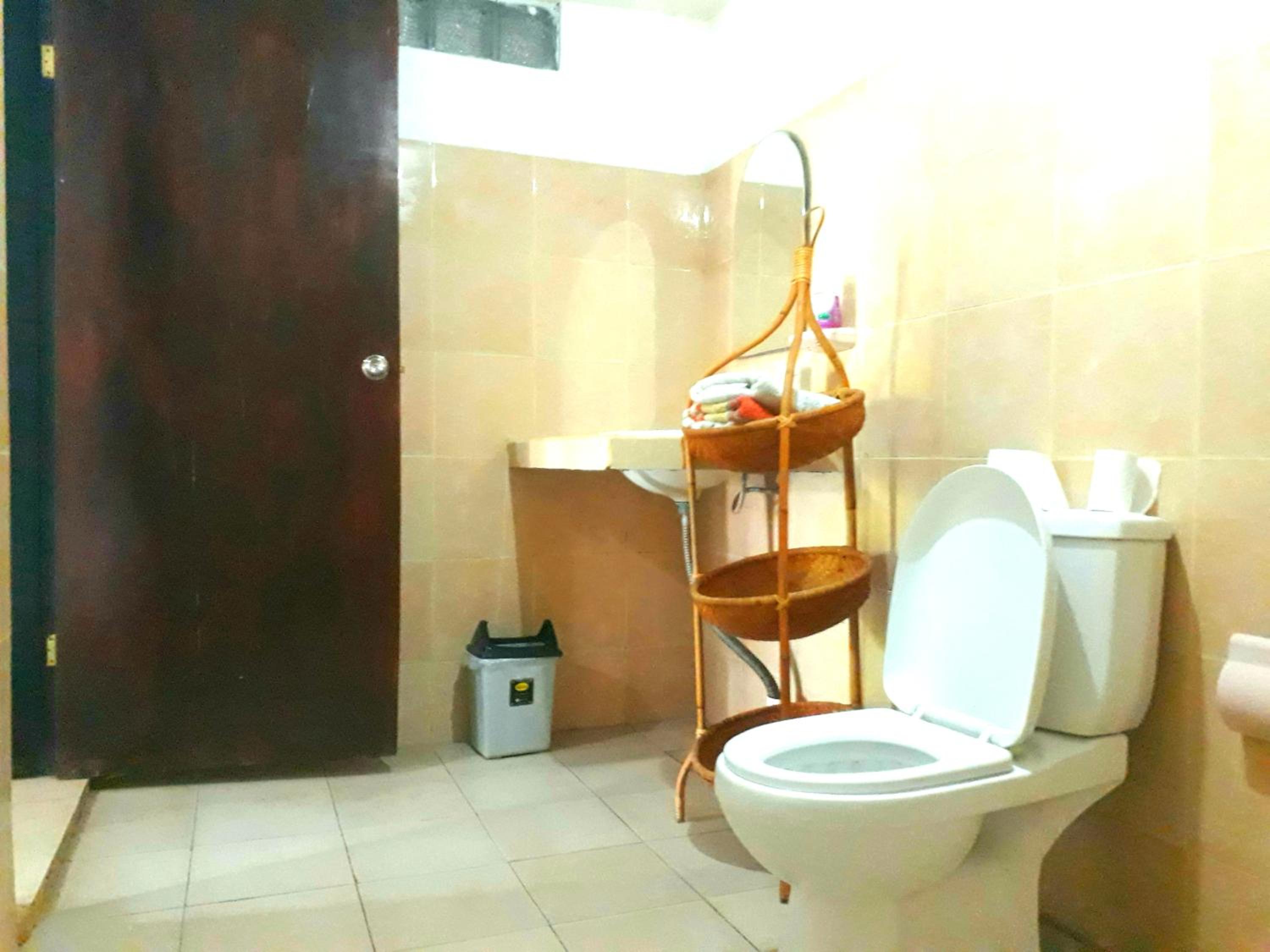 Double Room with Private Bathroom - Photo 17