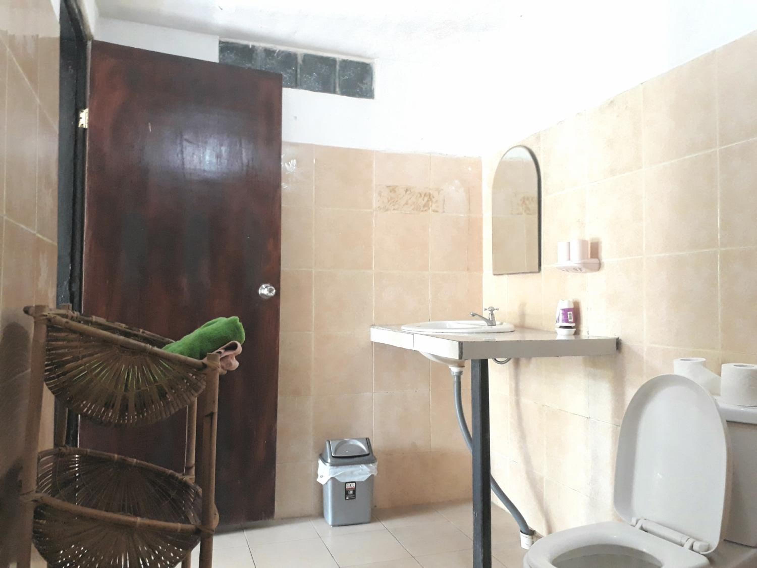 Double Room with Private Bathroom - Photo 18