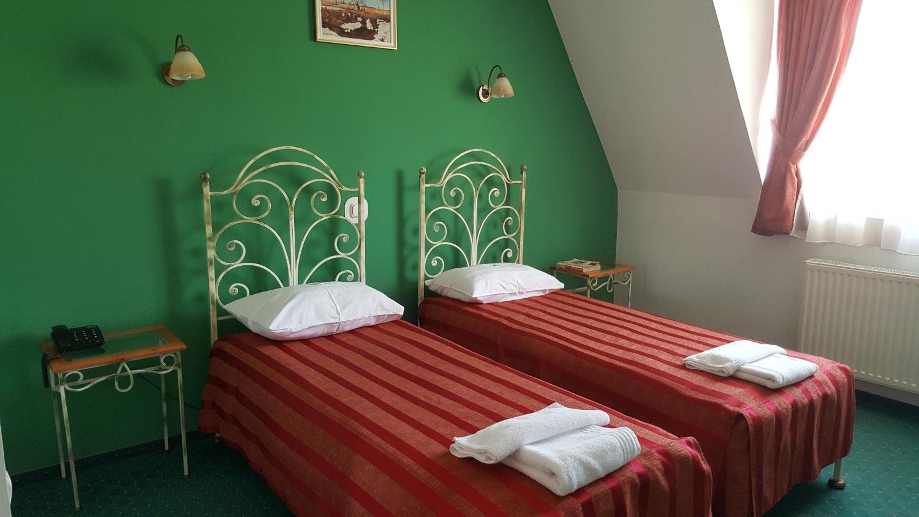 Twin Room - Photo 3