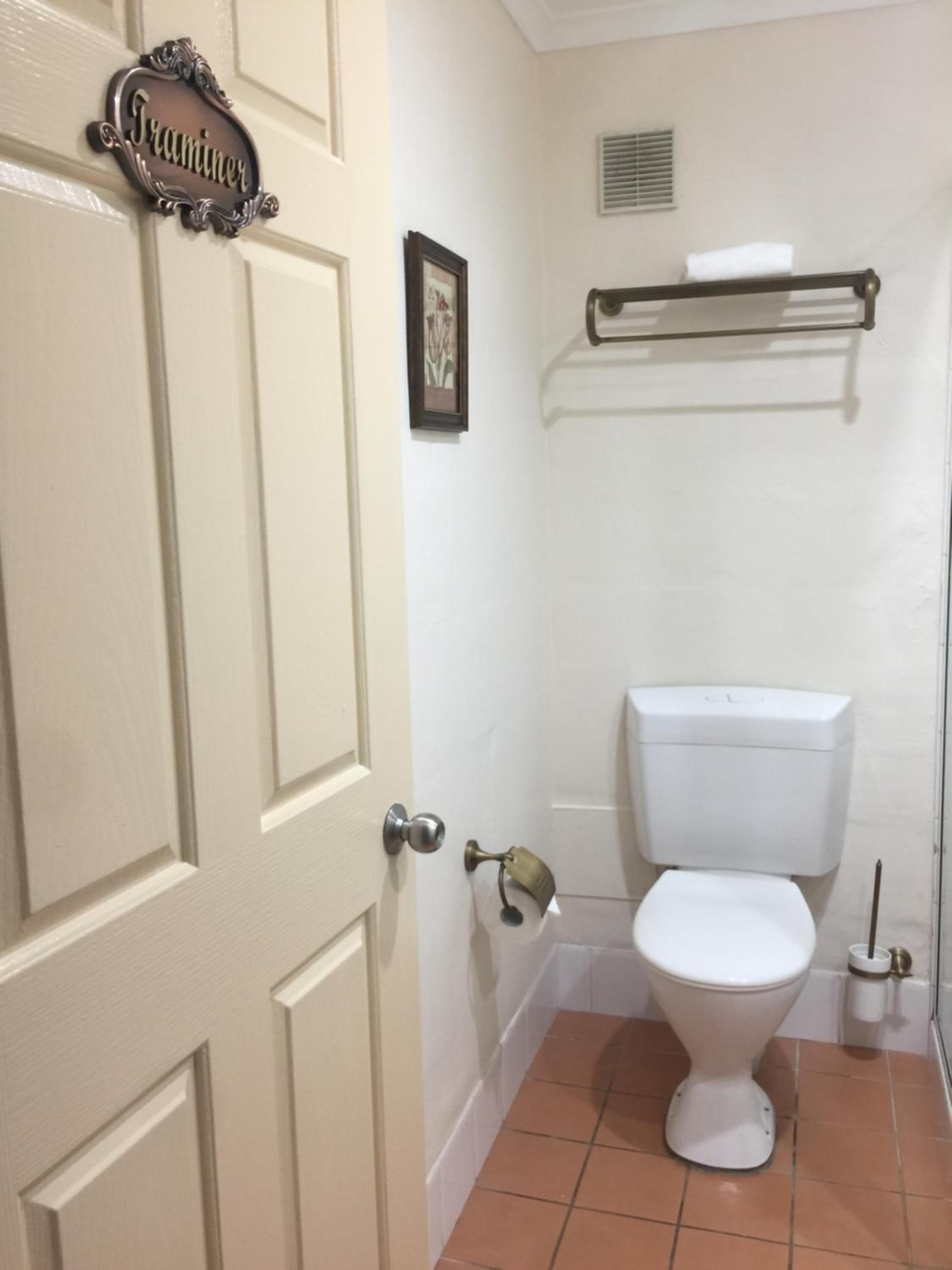 Deluxe Queen Suite - Photo 4