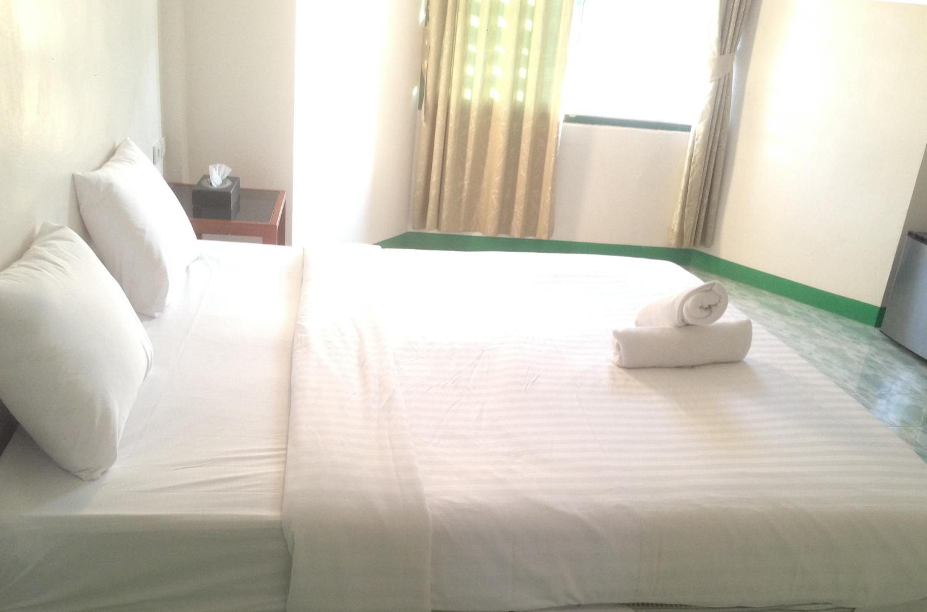 Deluxe Room - Photo 5