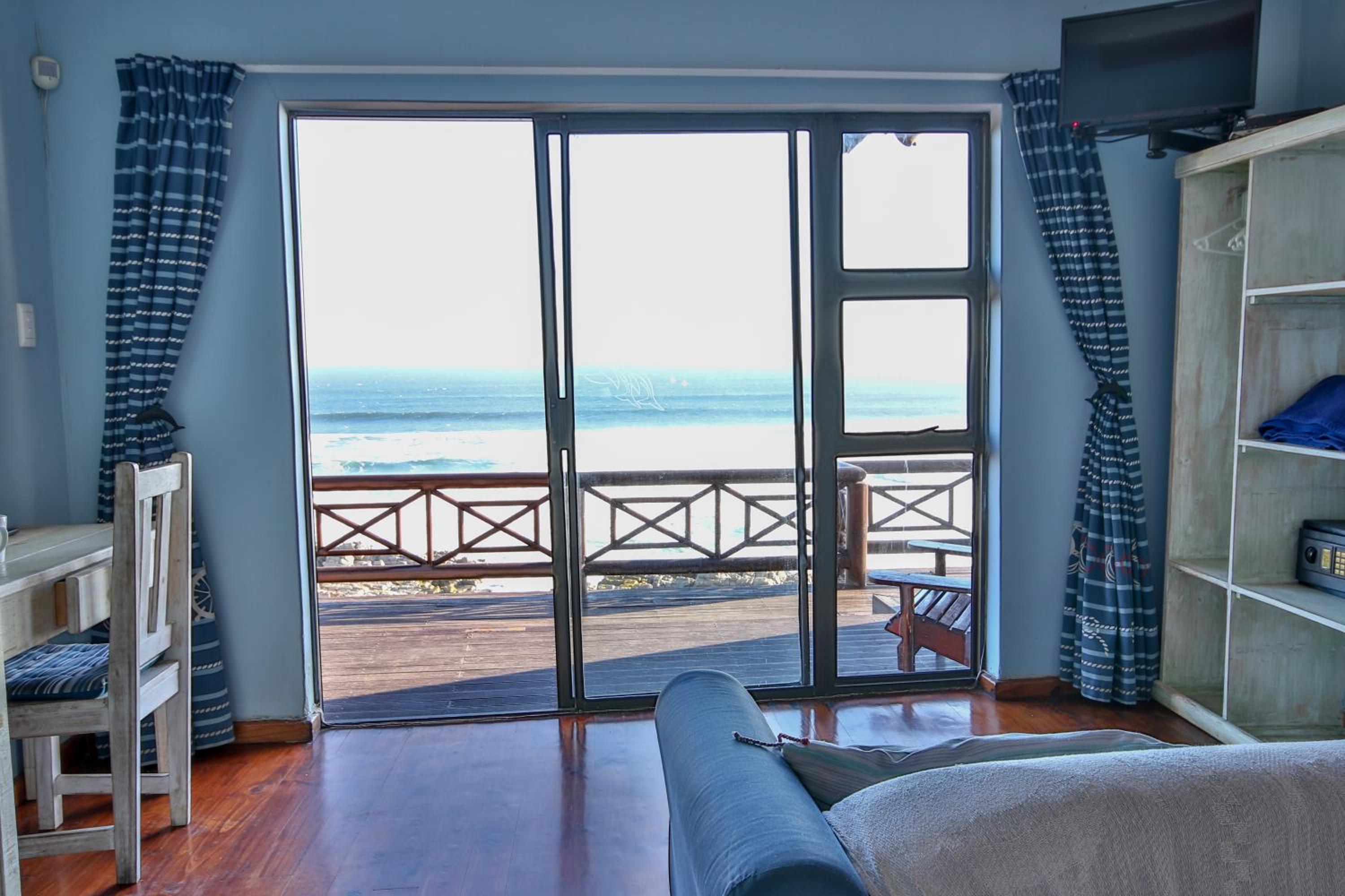 Double Room with Sea View - Photo 4