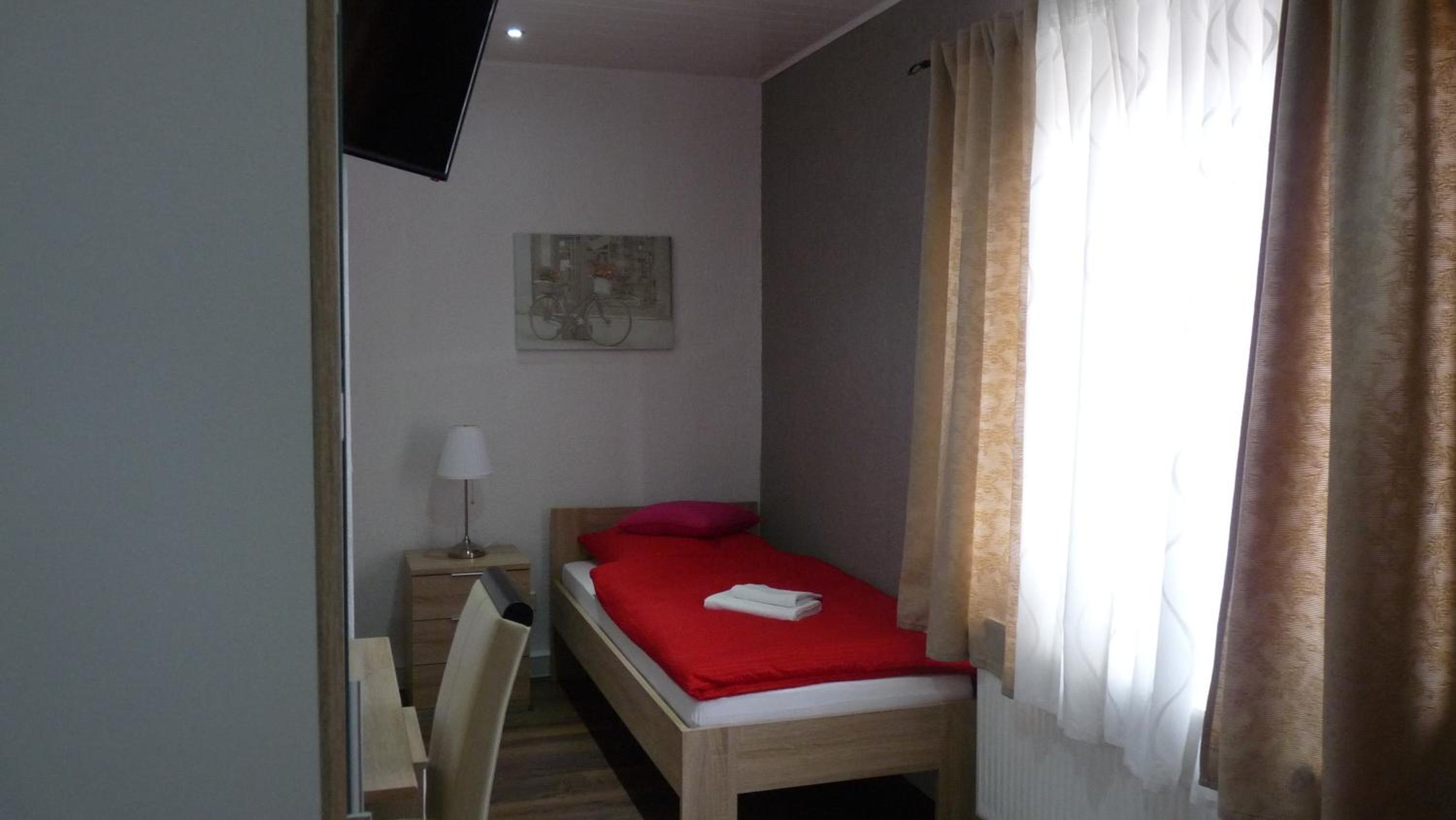 Large Double Room - Photo 16