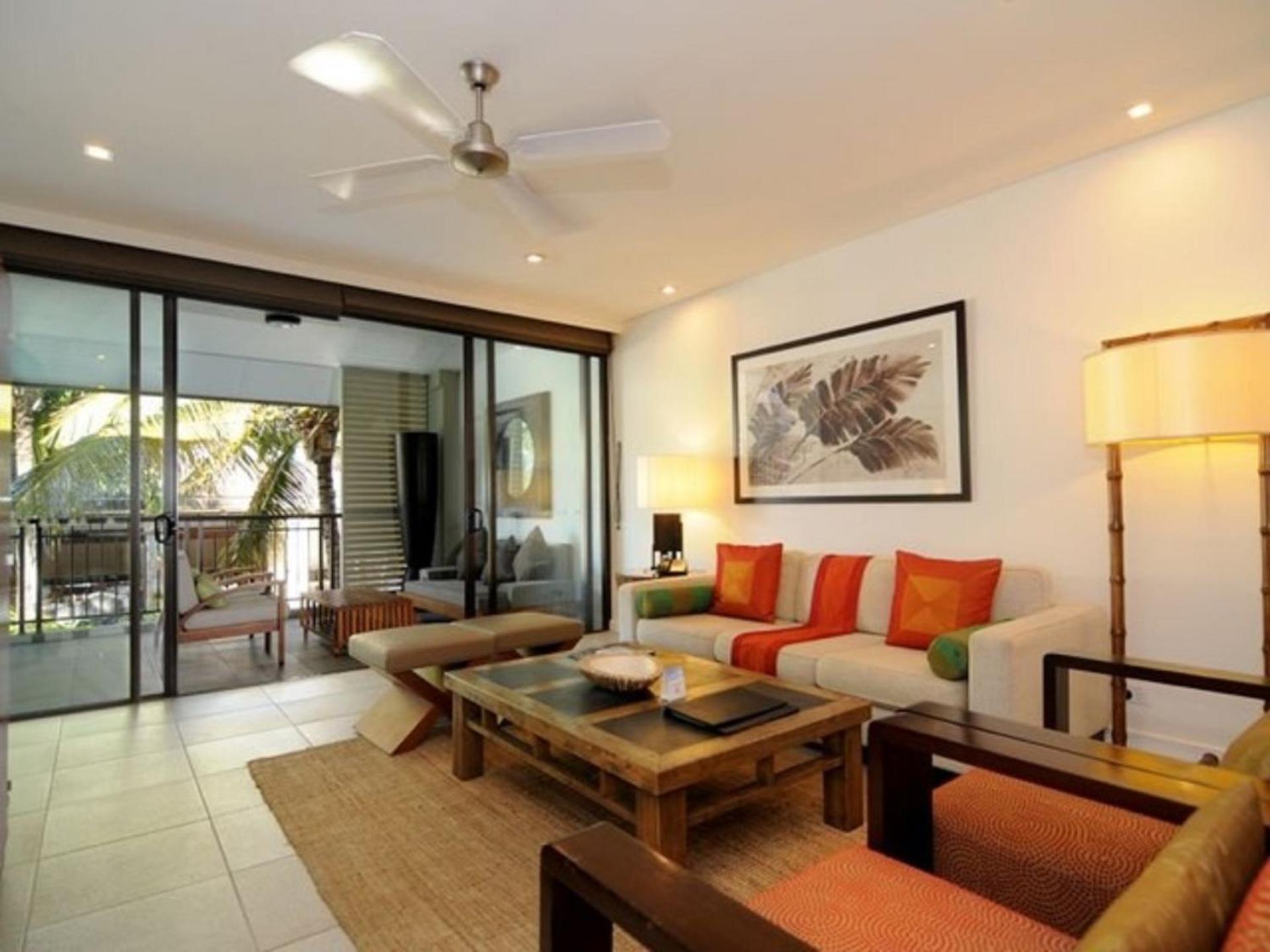 Three-Bedroom Swimout Apartment Poolside