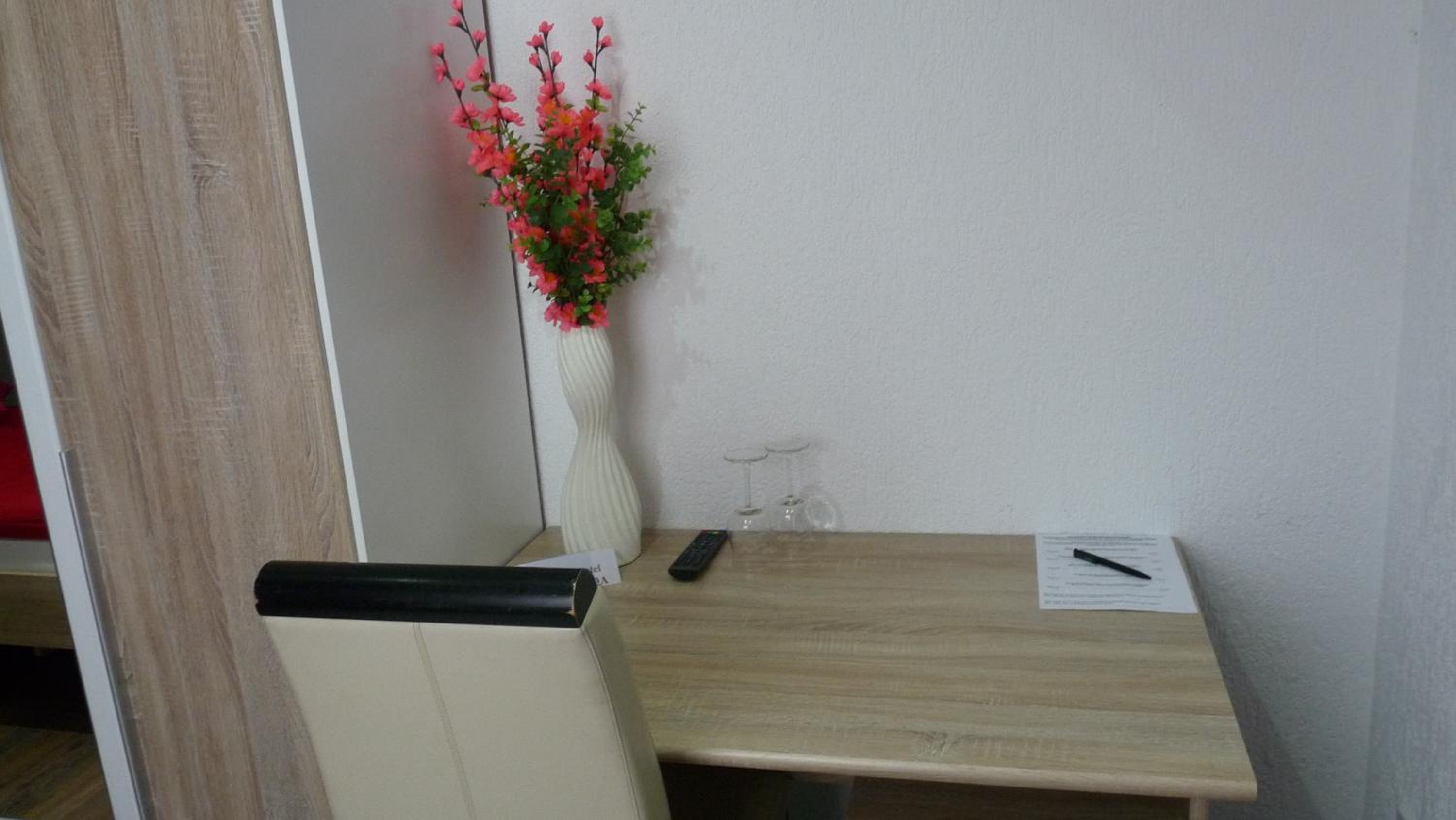 Large Double Room - Photo 14