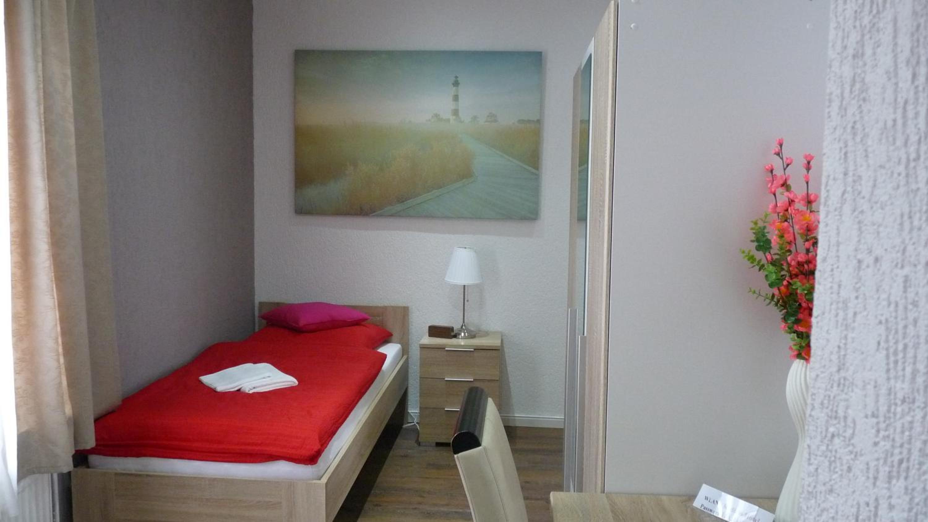 Large Double Room - Photo 12